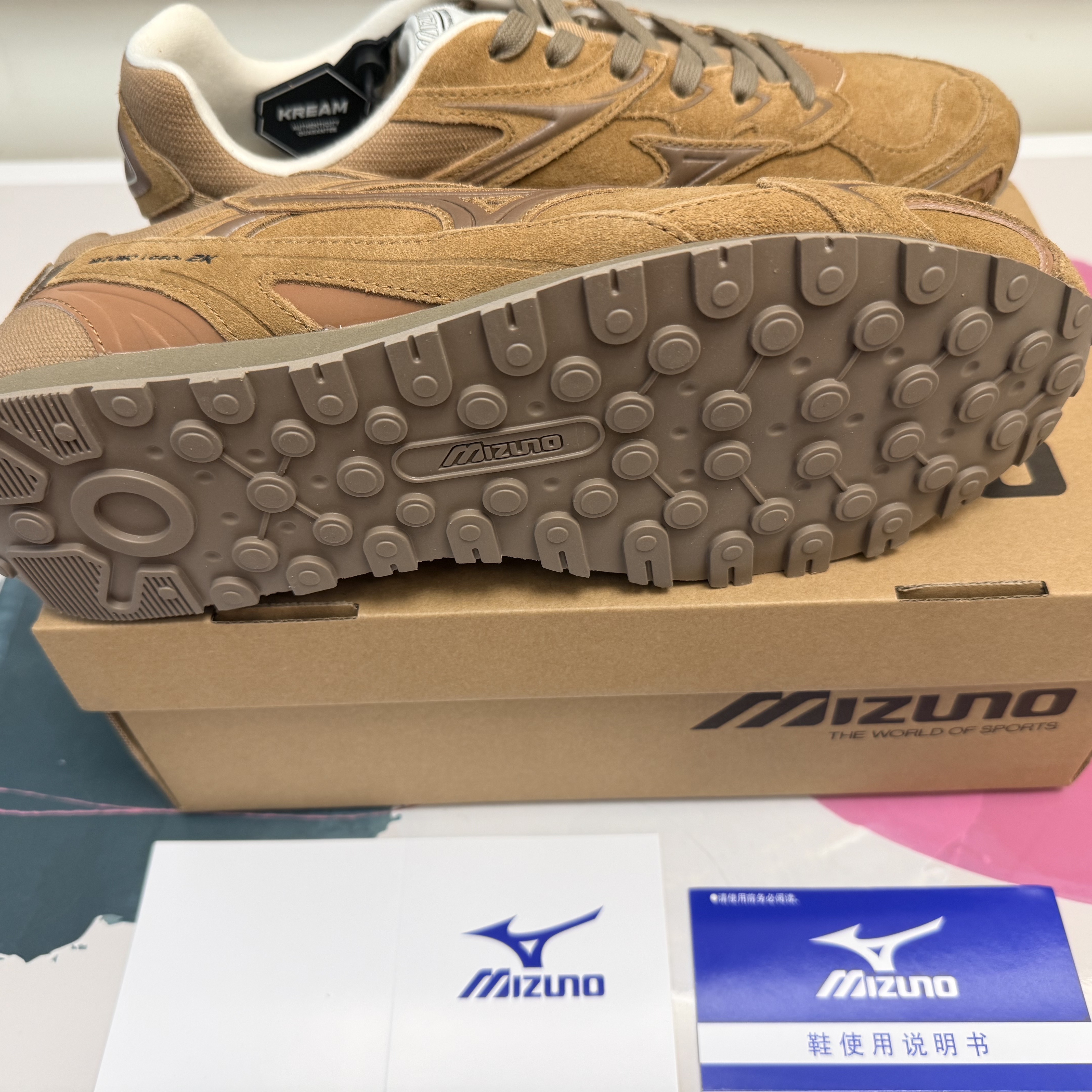 Mizuno LG 60S 2K Brown, Essentials Textured Nylon Trucker Jacket Black - 24FW 착용 스타일 - 1