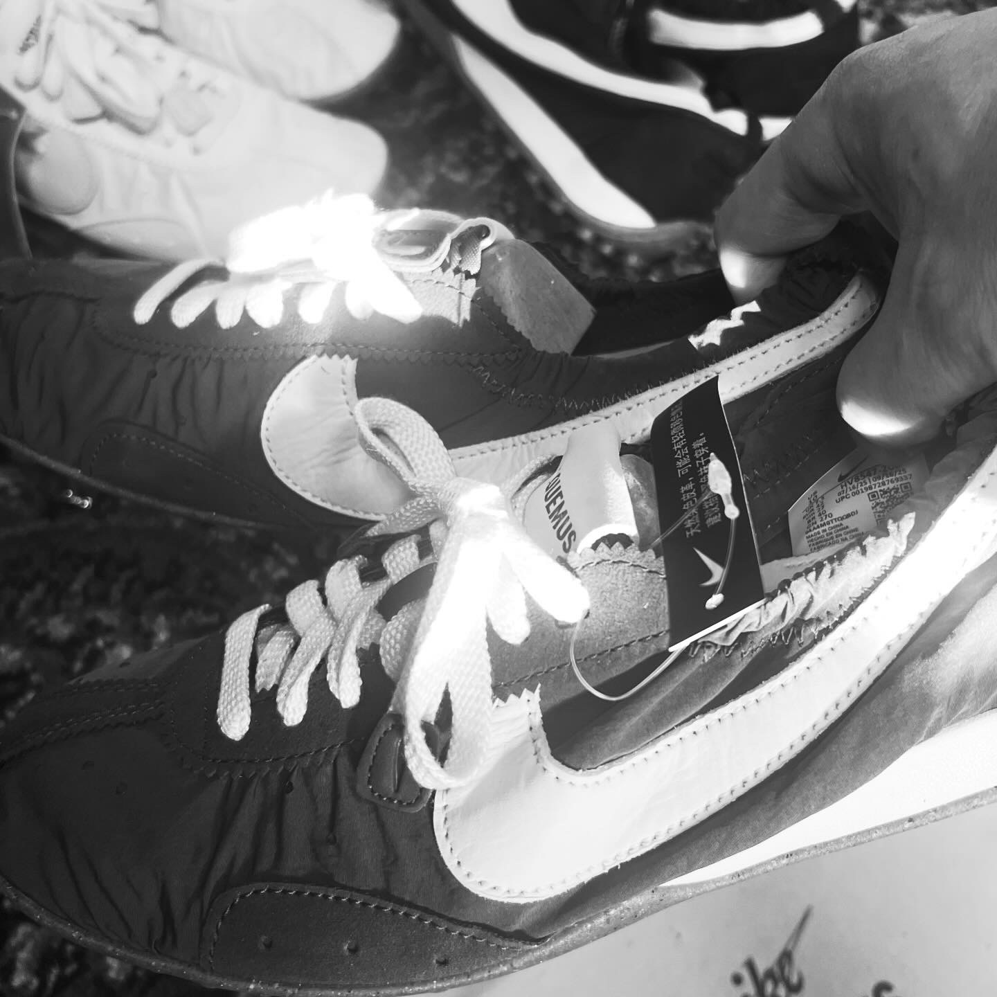 Nike x Jacquemus Moon Shoe SP Fauna Brown Cashmere, Nike x Jacquemus Moon Shoe SP Soft Pearl Sail 착용 스타일 - 3