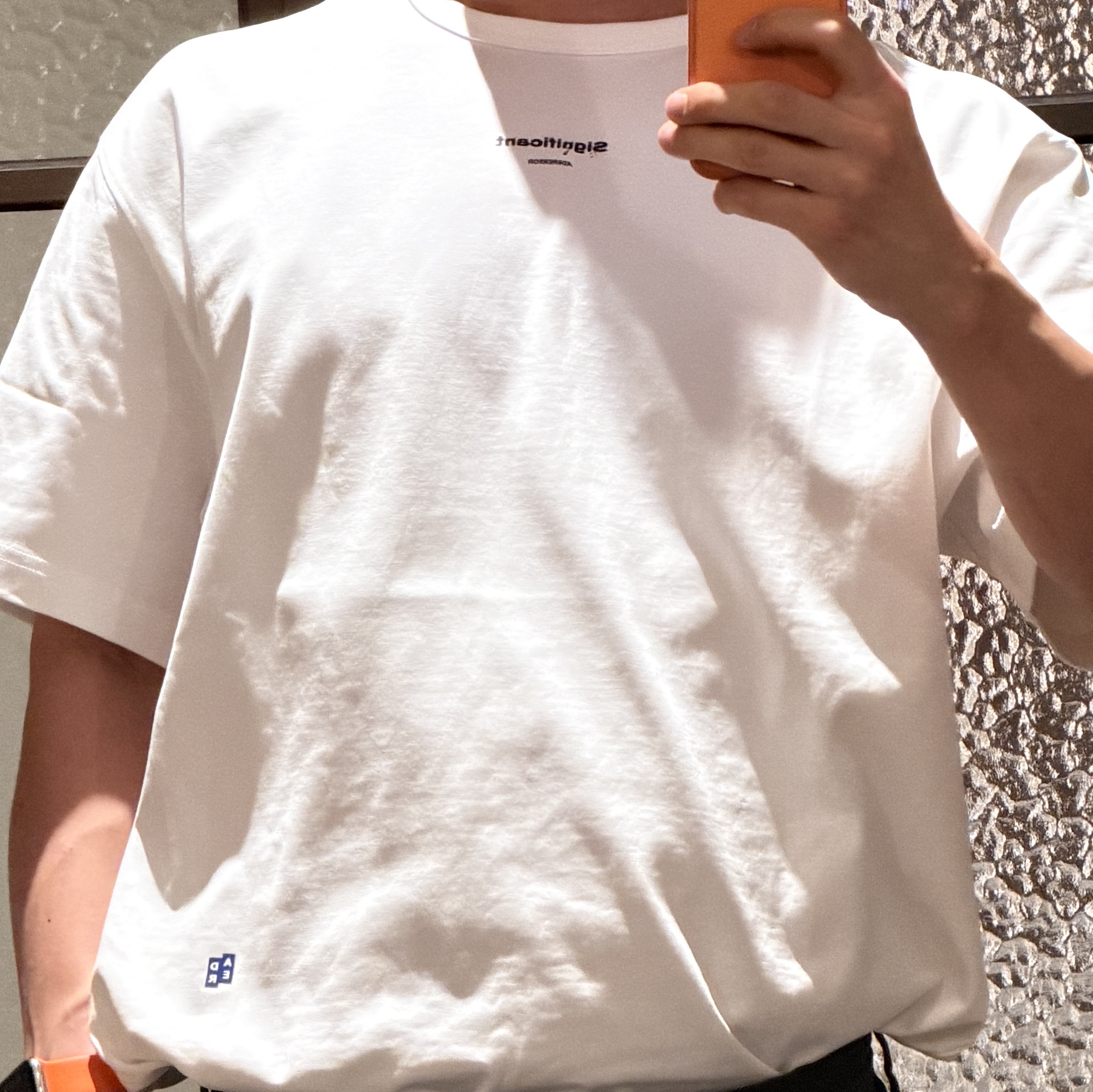 Ader Error Sig; Exclusive T-Shirt 02 White 착용 스타일 - 1