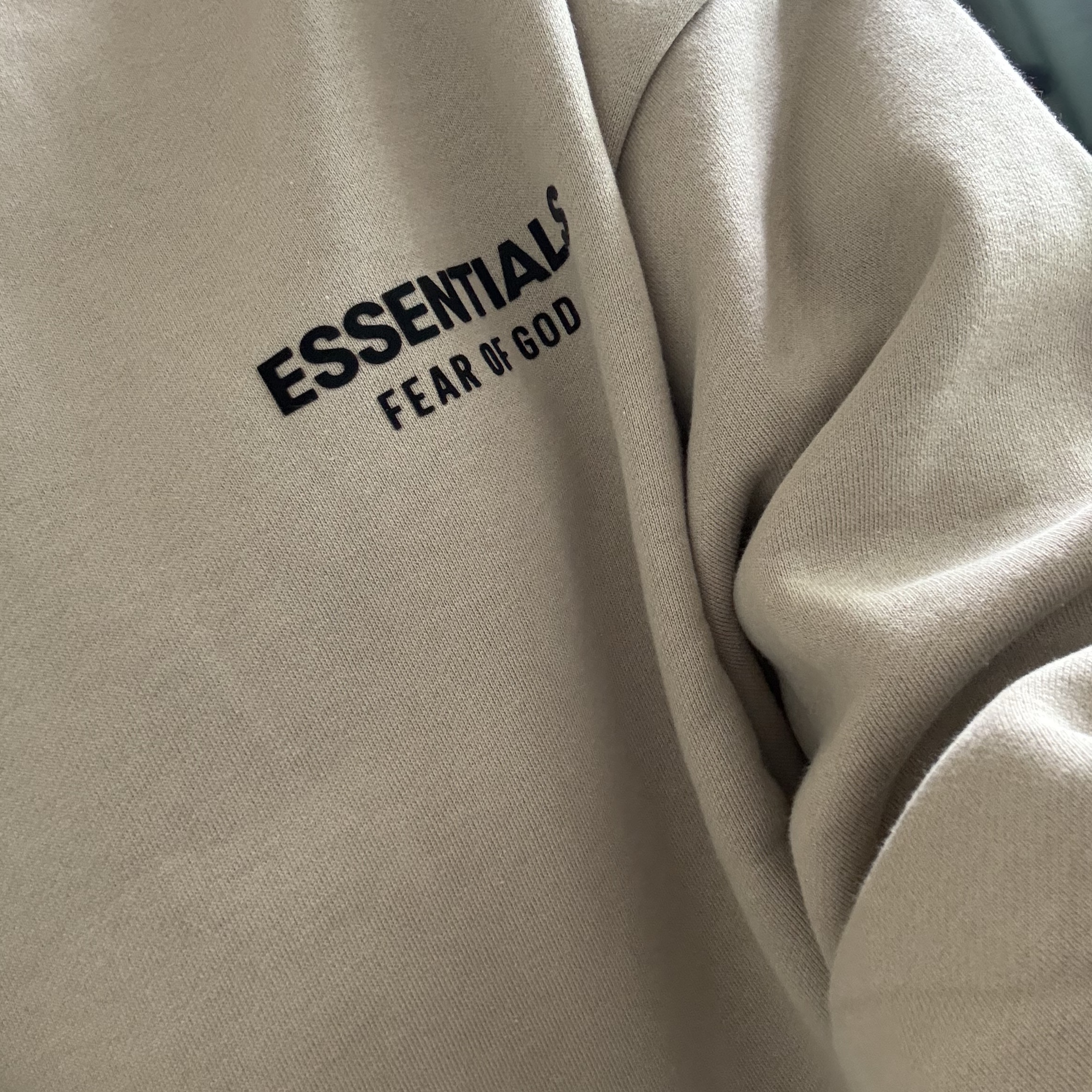 Essentials Fleece Crewneck Desert Sand - 24FW 착용 스타일