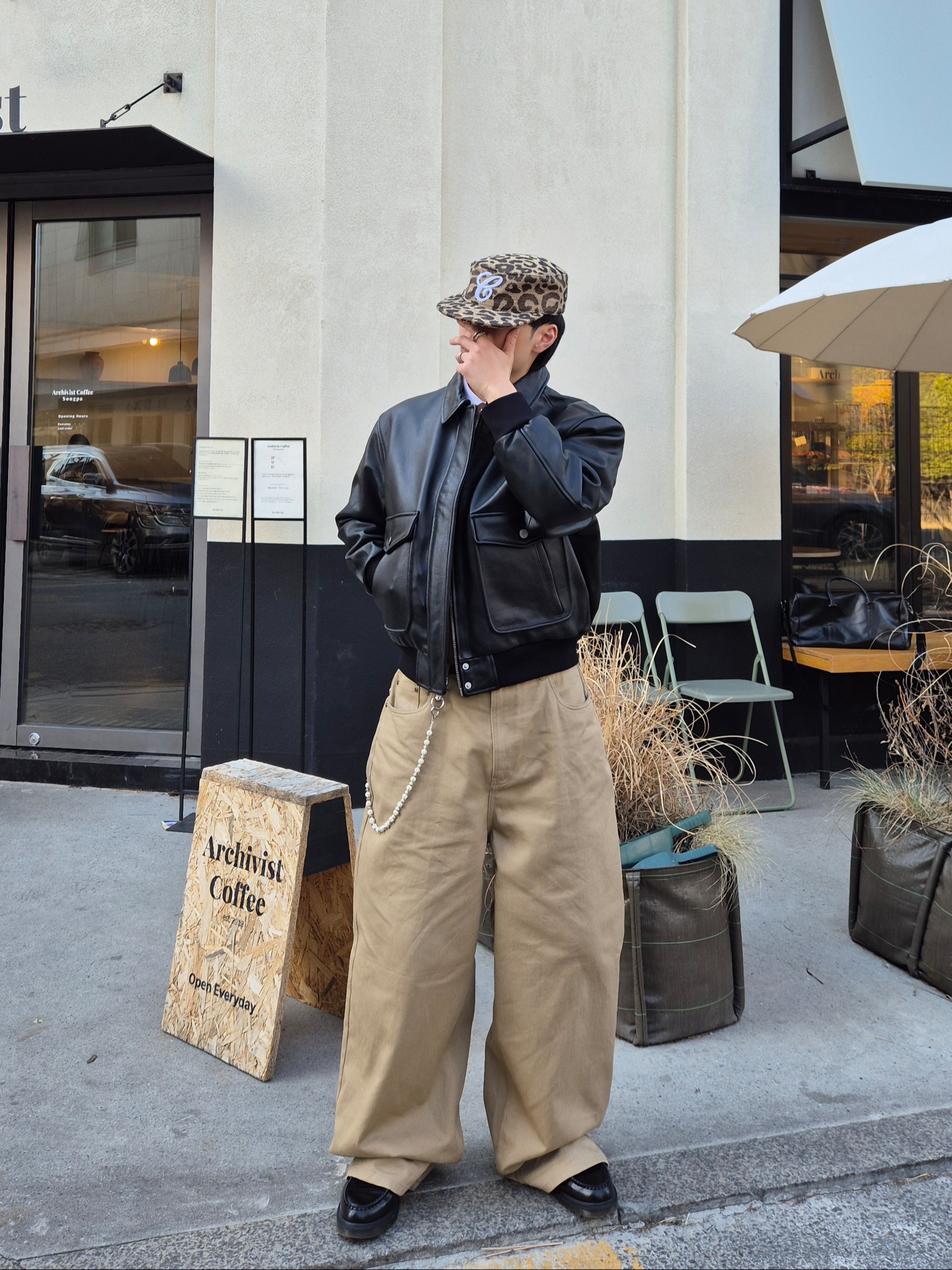 Dr. Martens Adrian Smooth Black 착용 스타일 - 3