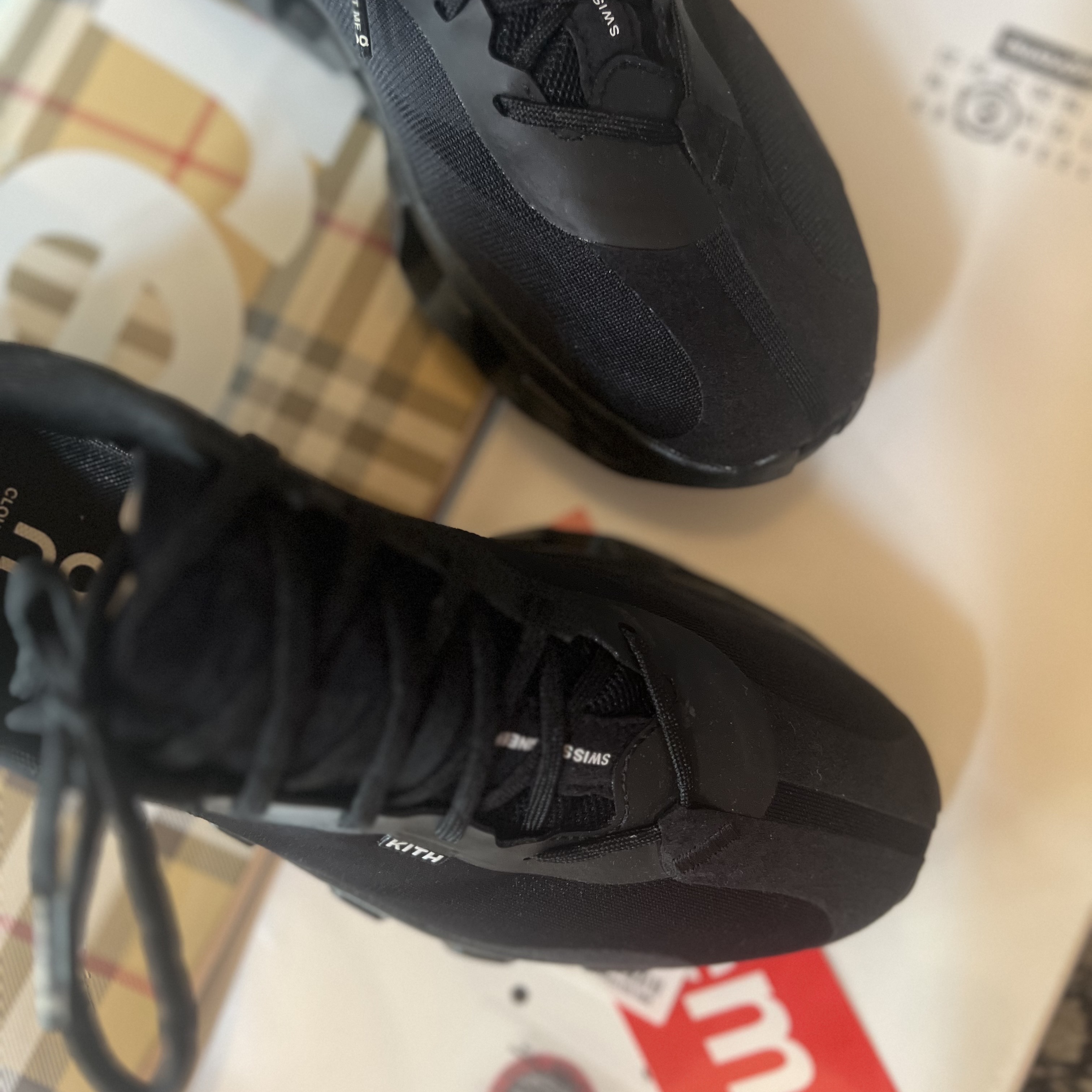 On Running x Kith K-Tech 1 Black, On Running x Kith K-Tech 1 Tofu 착용 스타일 - 4