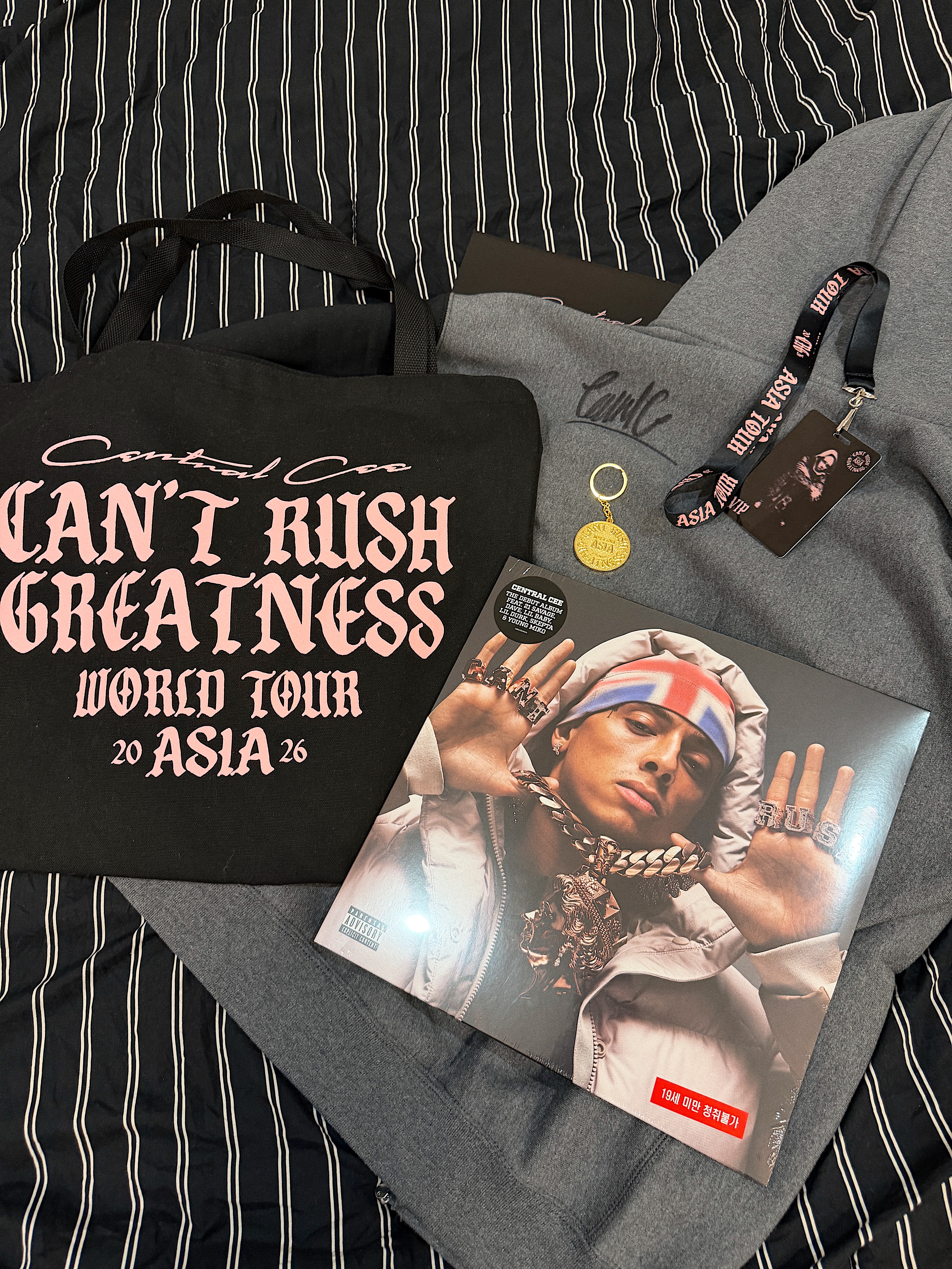 Nike x Syna Air Force 1 '07 Black and Light Smoke Grey, Nike x Syna Solo Swoosh Fleece Pants Charcoal Heather (IQ0534-063) 착용 스타일 - 5