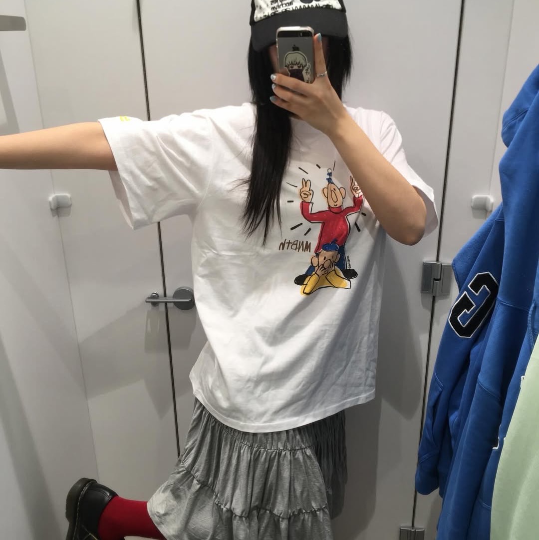 MAINBOOTH [Pat&Mat] Victory T-shirt White 착용 스타일 - 6
