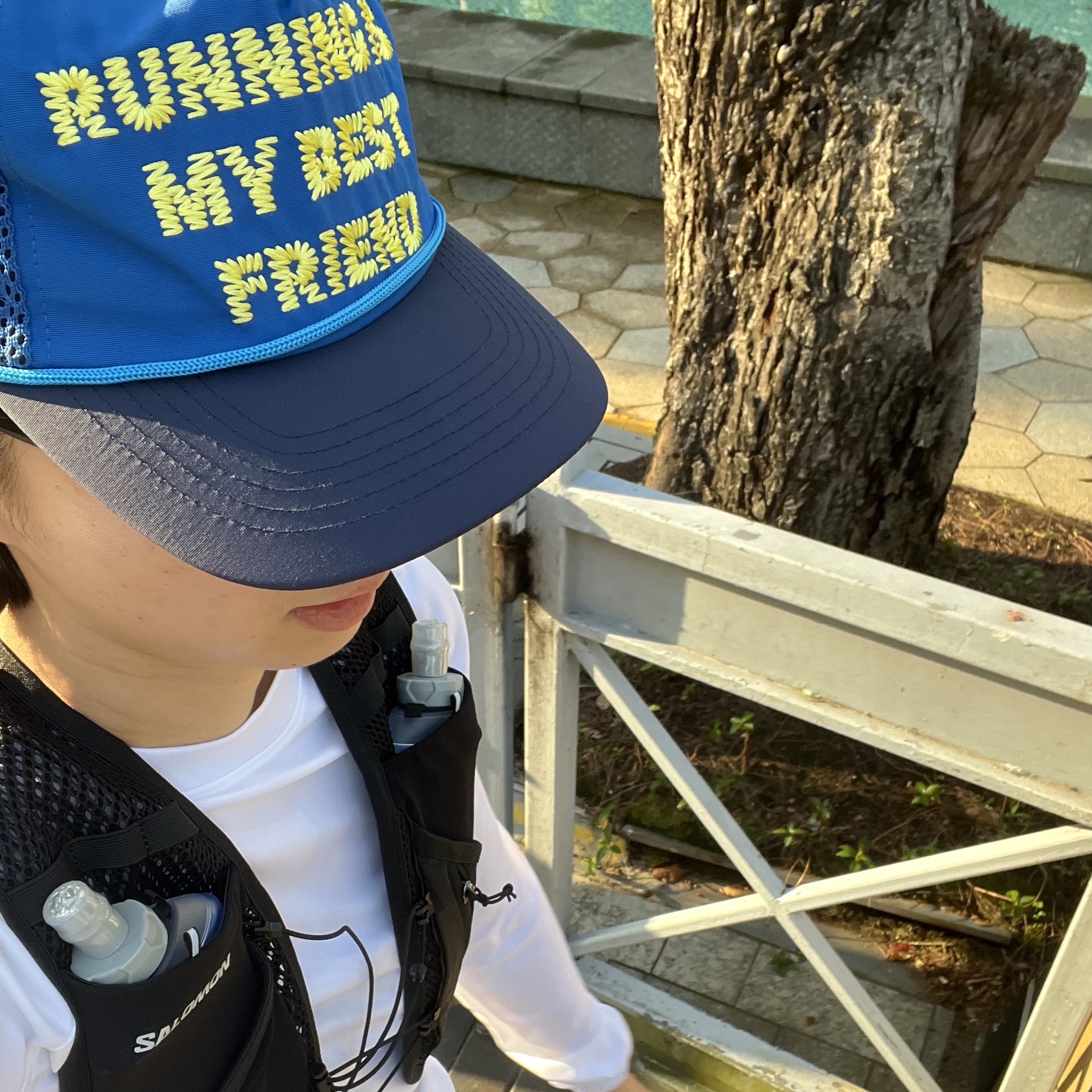 Alex Zono Running Is My Best Friend Trucker Blue 착용 스타일