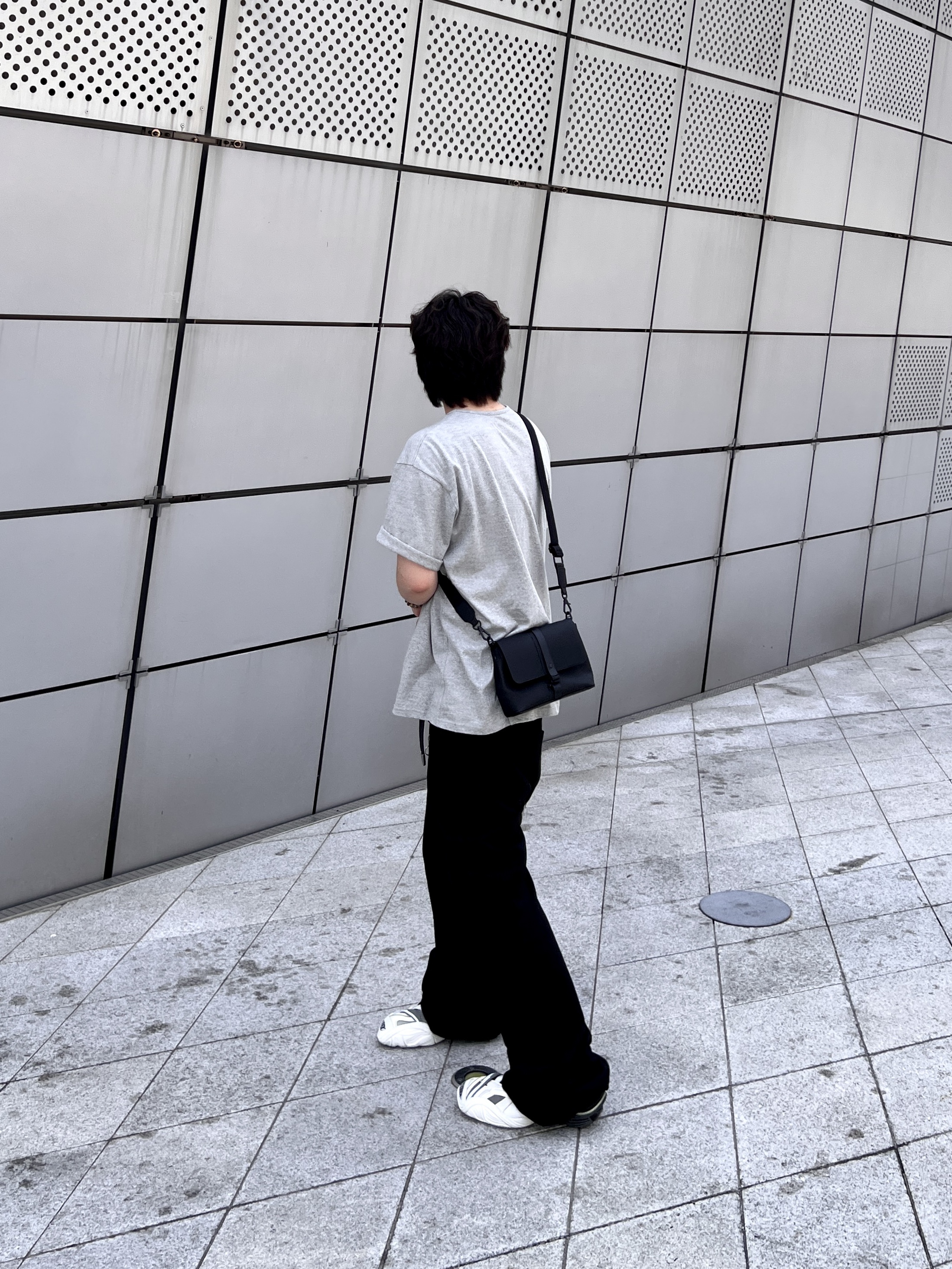Balenciaga Tyrex Sneakers Black White 착용 스타일 - 5