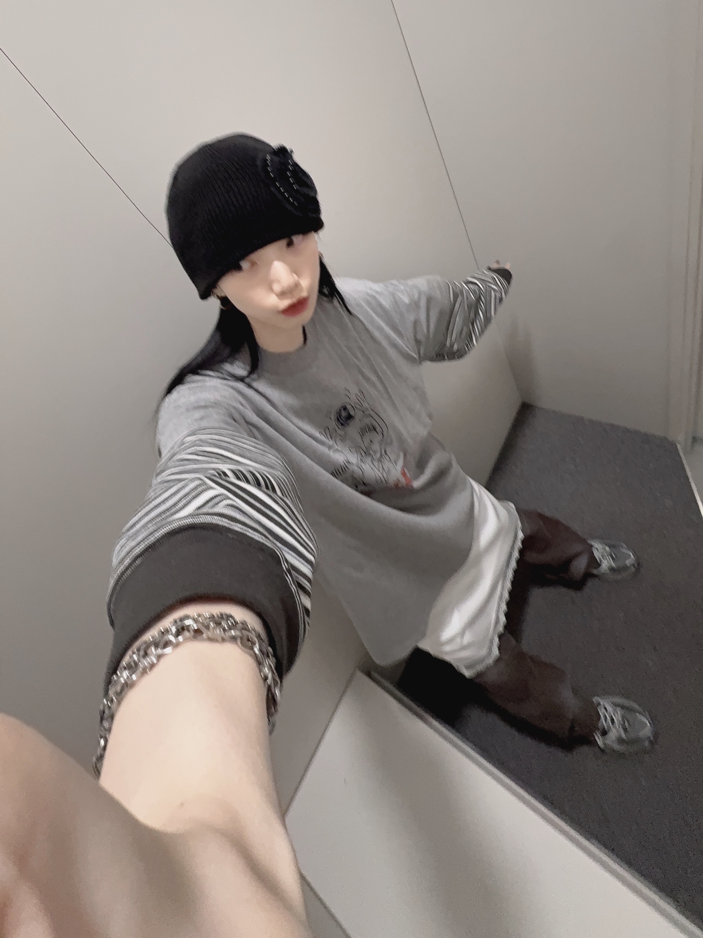 Reebok Trinity KFS Charcoal 착용 스타일 - 1