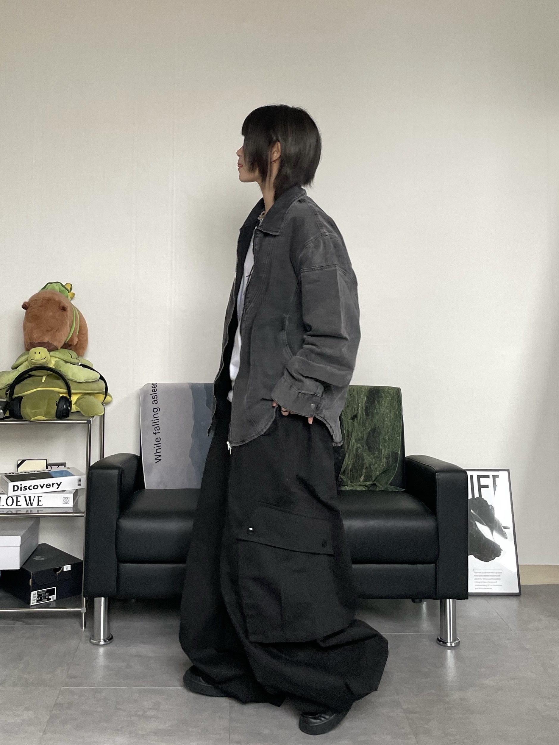 Our Legacy Ladon Leather Keychain Black 착용 스타일 - 7