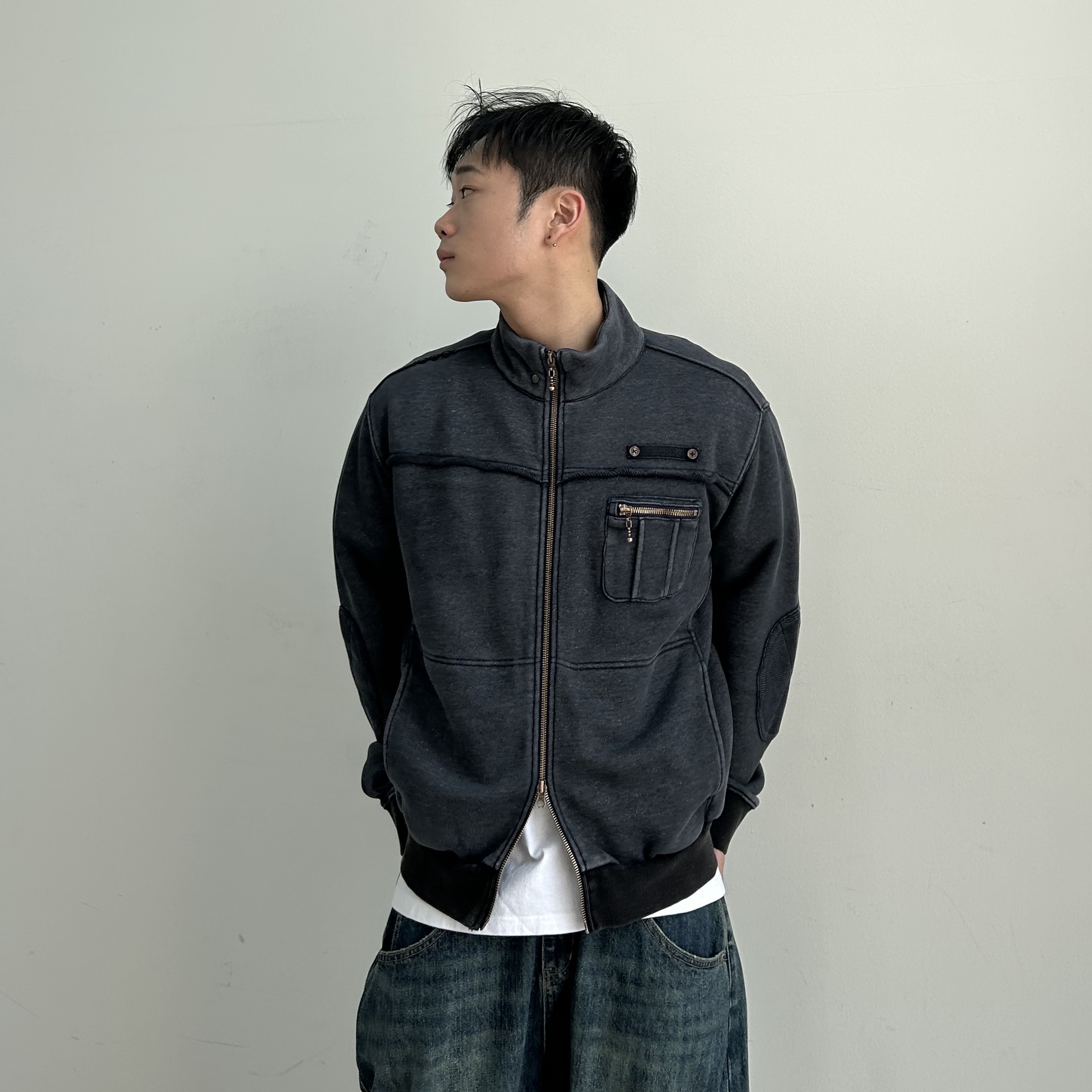 MAINBOOTH Field Combat Jacket NAVY 착용 스타일 - 2