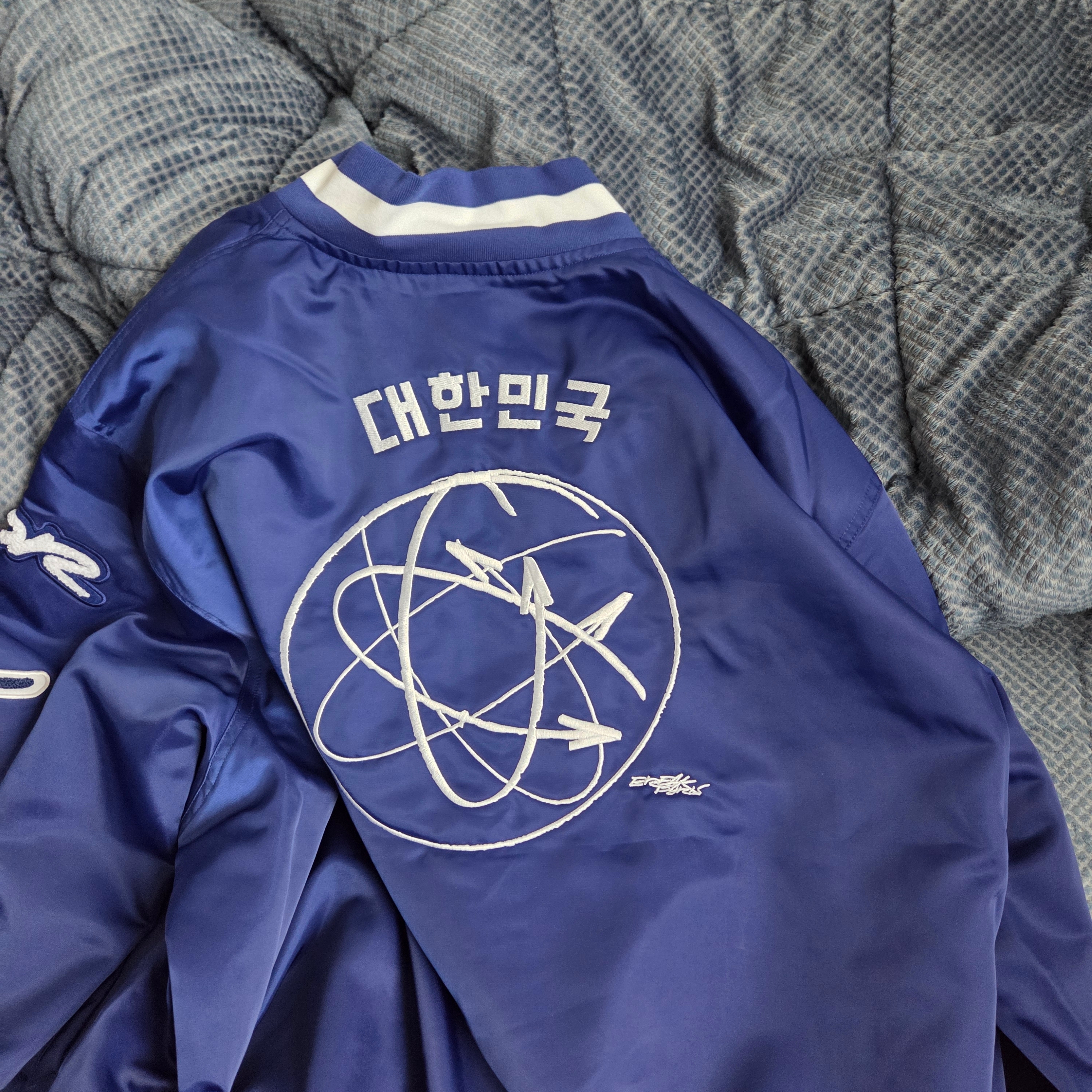 Nike Korea Dugout Breaking Satin Jacket Deep Royal Blue White - Asia 착용 스타일 - 3