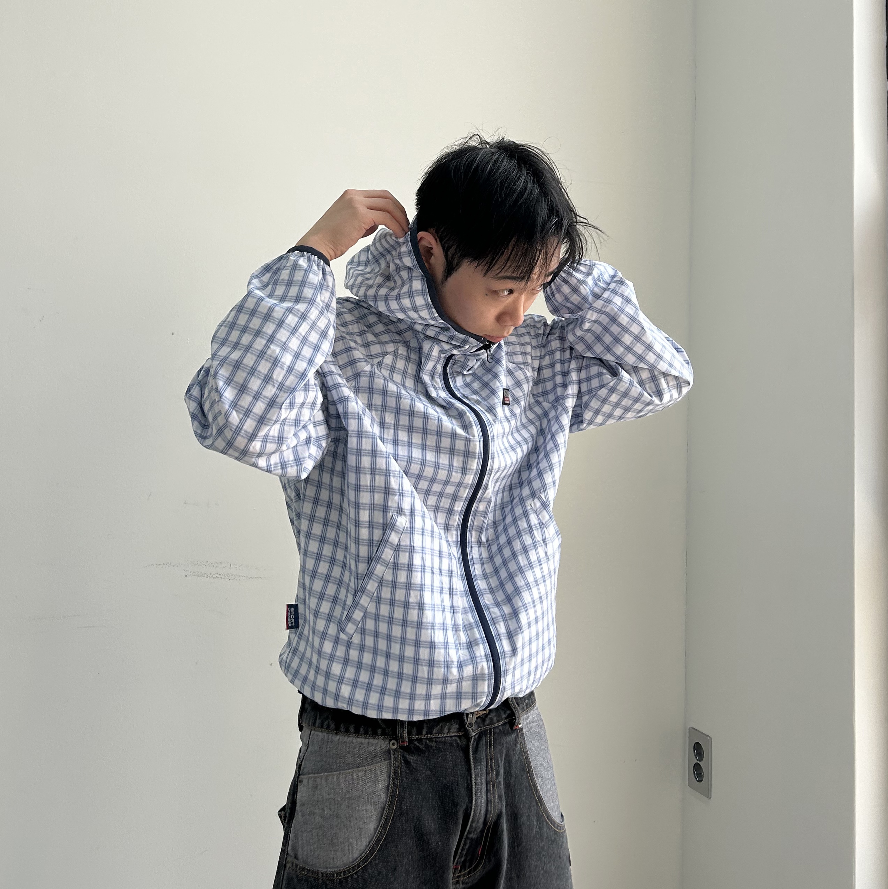 SPORT CHAMBER SC Square Check Windbreaker WHITE 착용 스타일 - 1