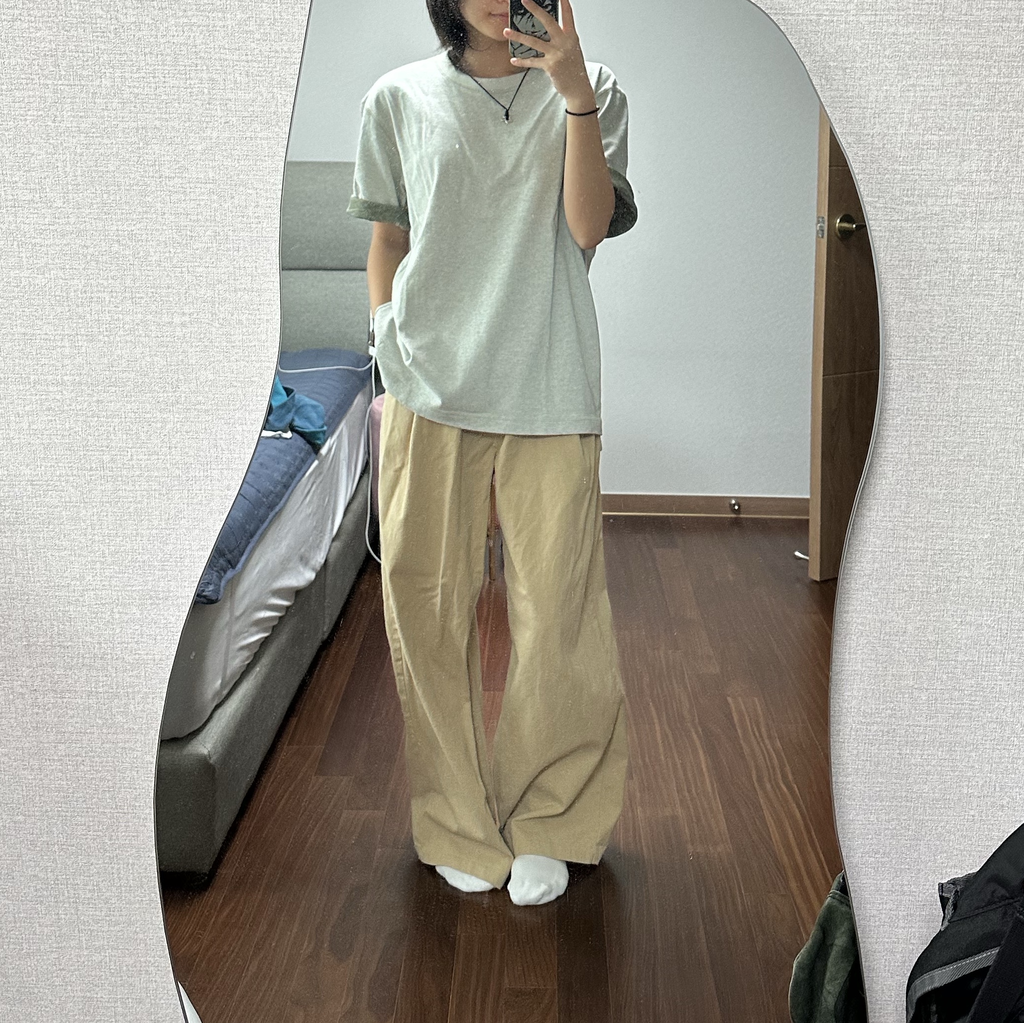 Uniqlo x JW Anderson Bi-Color T-Shirt Navy, Uniqlo x JW Anderson Bi-Color T-Shirt Blue 착용 스타일 - 4