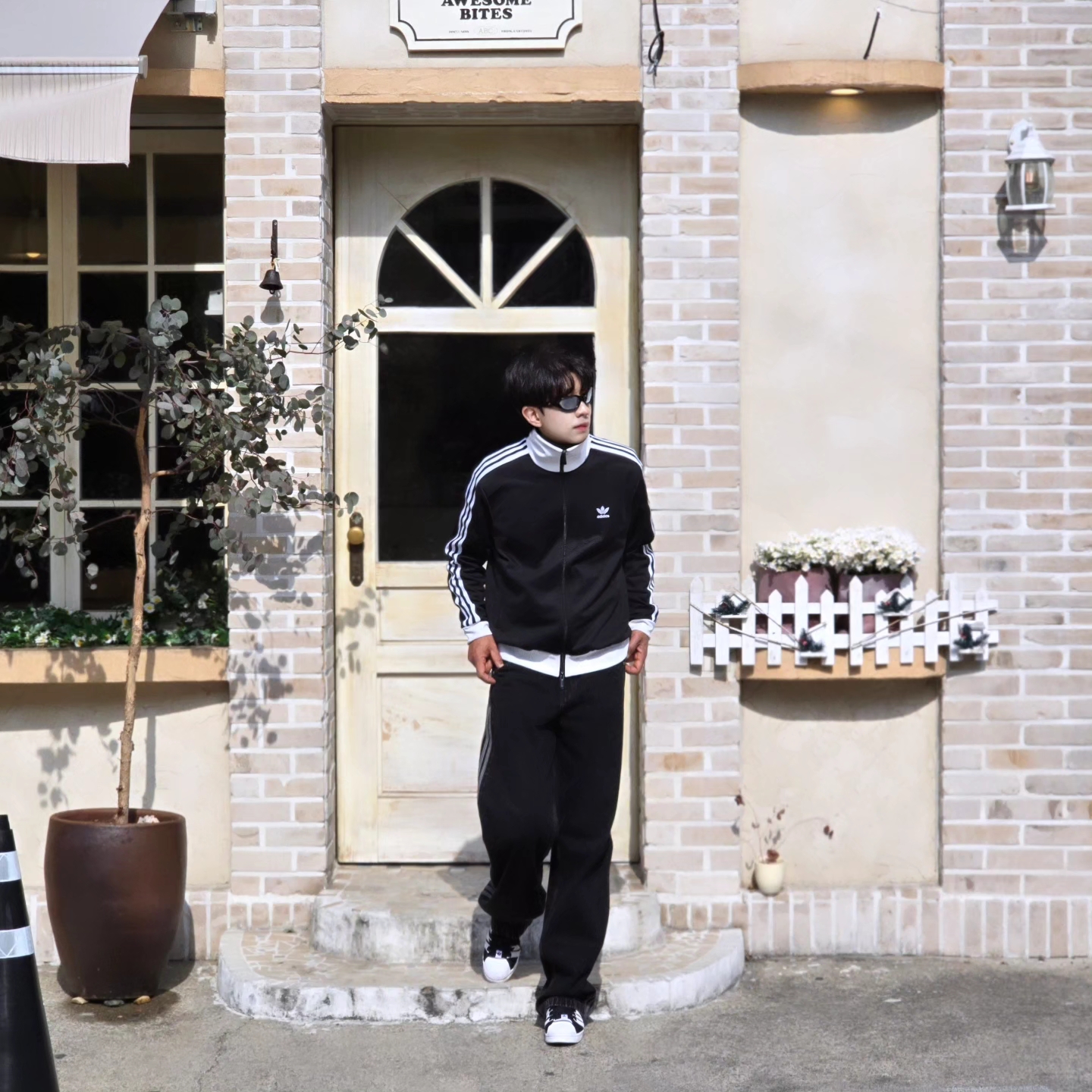 Adidas Adicolor Classics Beckenbauer Track Jacket Black - US Sizing, Adidas Adicolor Classics Beckenbauer Track Jacket Black - KR Sizing 착용 스타일 - 1