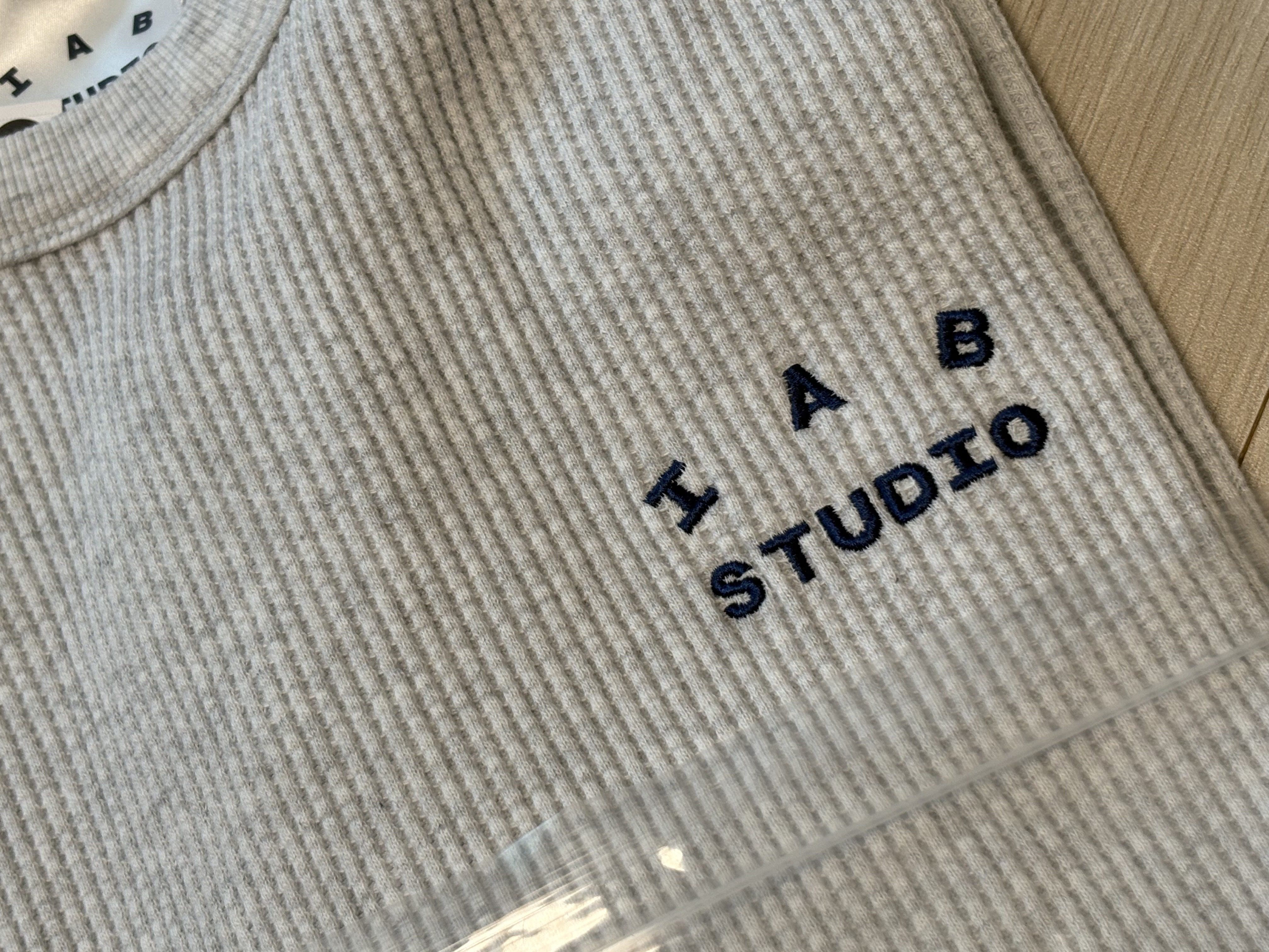 IAB Studio IAB Waffle Long Sleeve Light Gray 착용 스타일