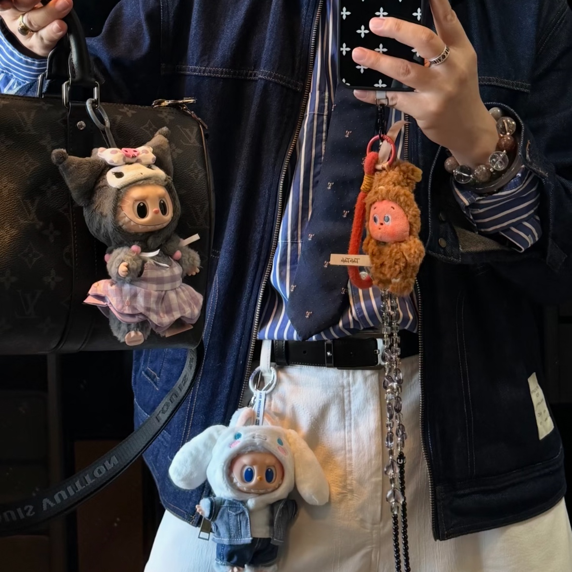 Pop Mart Labubu The Monsters x Hello Kitty And Friends Series Plush Pendant Kuromi (Opened Case), Pop Mart Labubu The Monsters x Hello Kitty And Friends Series Vinyl Plush Pendant Sealed Case (6 Blind Boxes) 착용 스타일