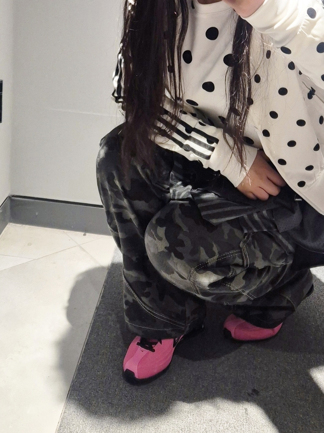 (W) Adidas Originals Polka Dot Slim Long Sleeve Top Off White - KR Sizing, (W) Nike Shox Z Pinksicle Black 착용 스타일
