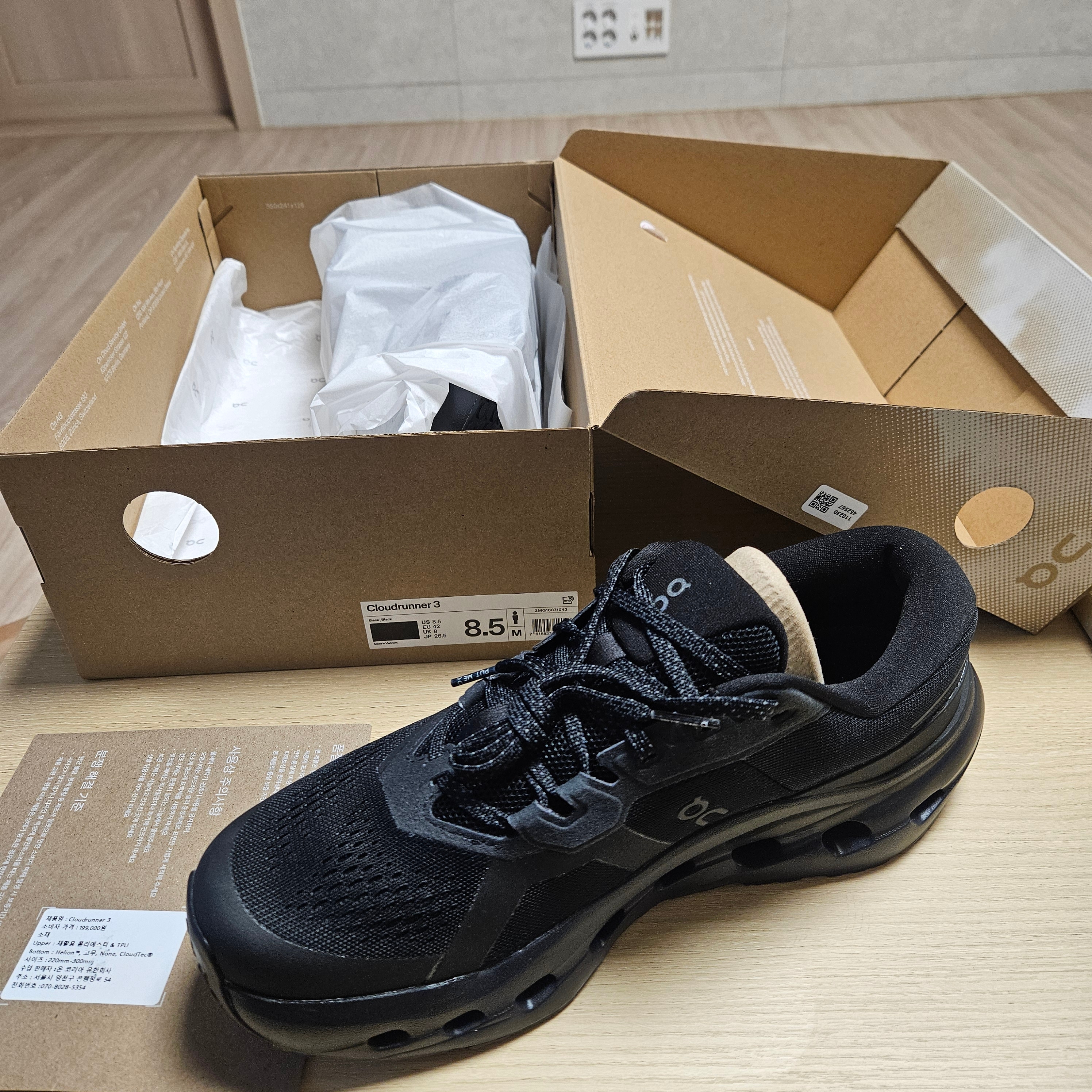 On Running Cloudrunner 3 Black Black 착용 스타일 - 1