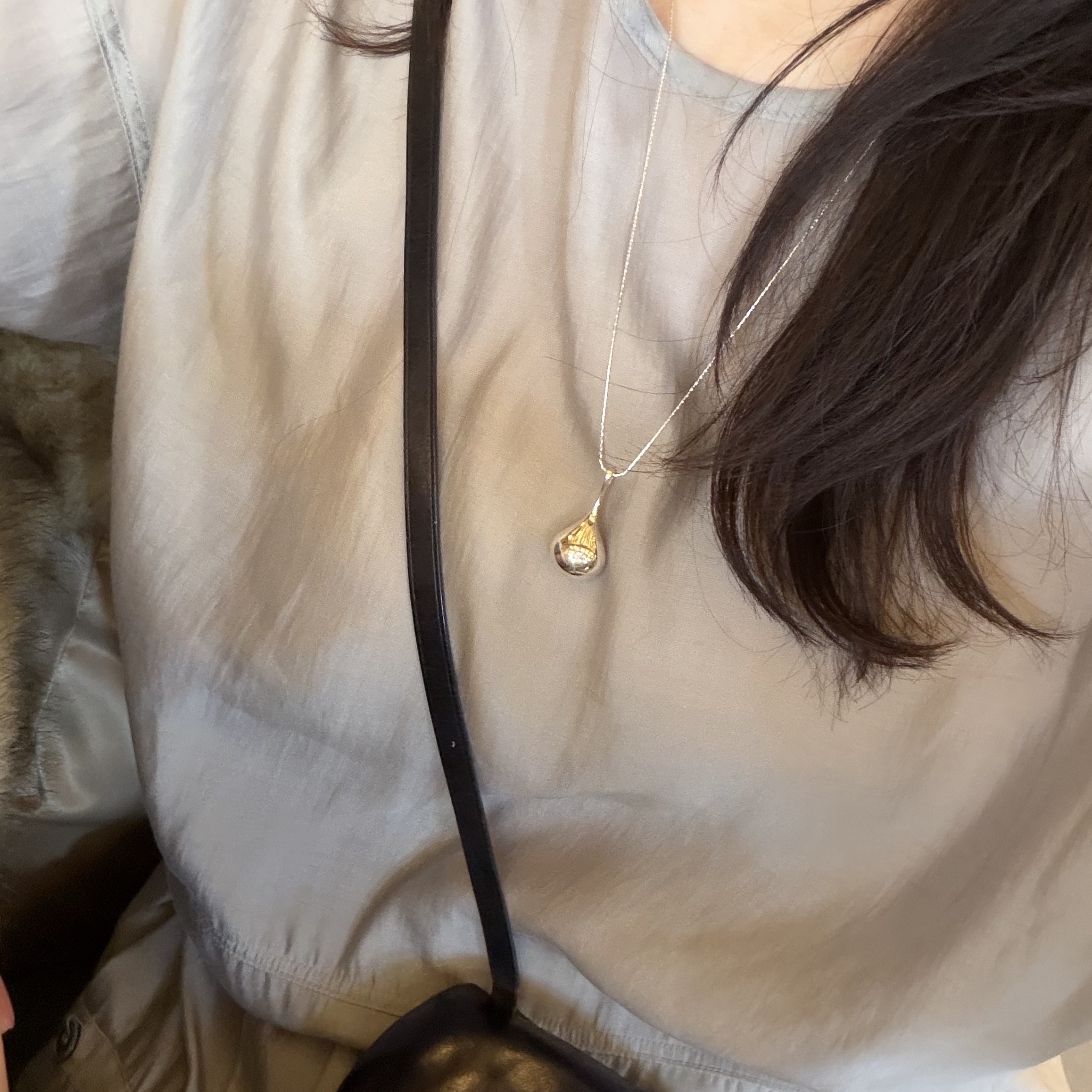 Aviemuah Ave Mac Phone Knob Rhodium, Lemaire Vegetable Tanned Leather Il Bussetto For Lemaire Small Cartridge Bag Black 착용 스타일 - 4