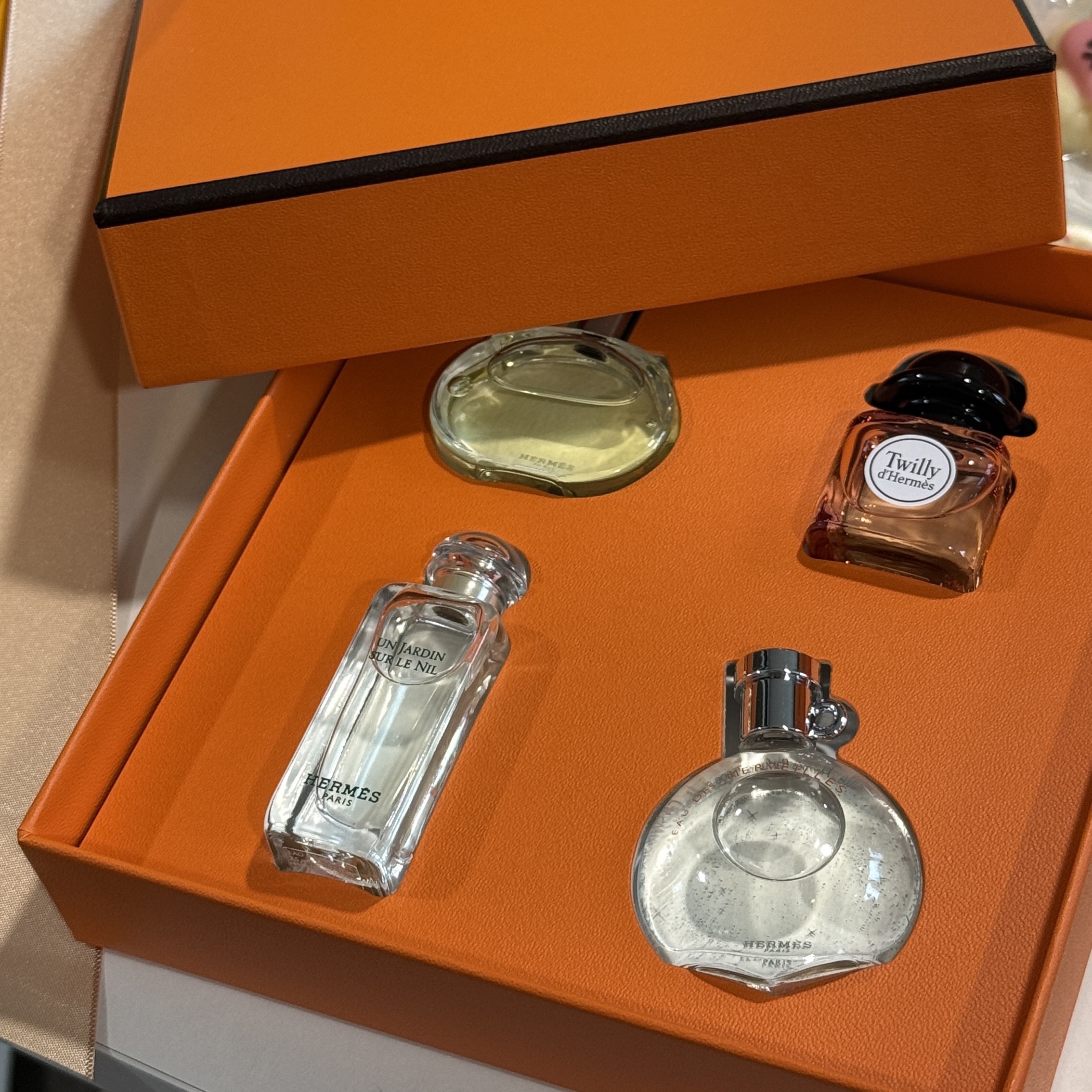 Hermes Miniatures Perfume Set 7.5ml x 4 착용 스타일