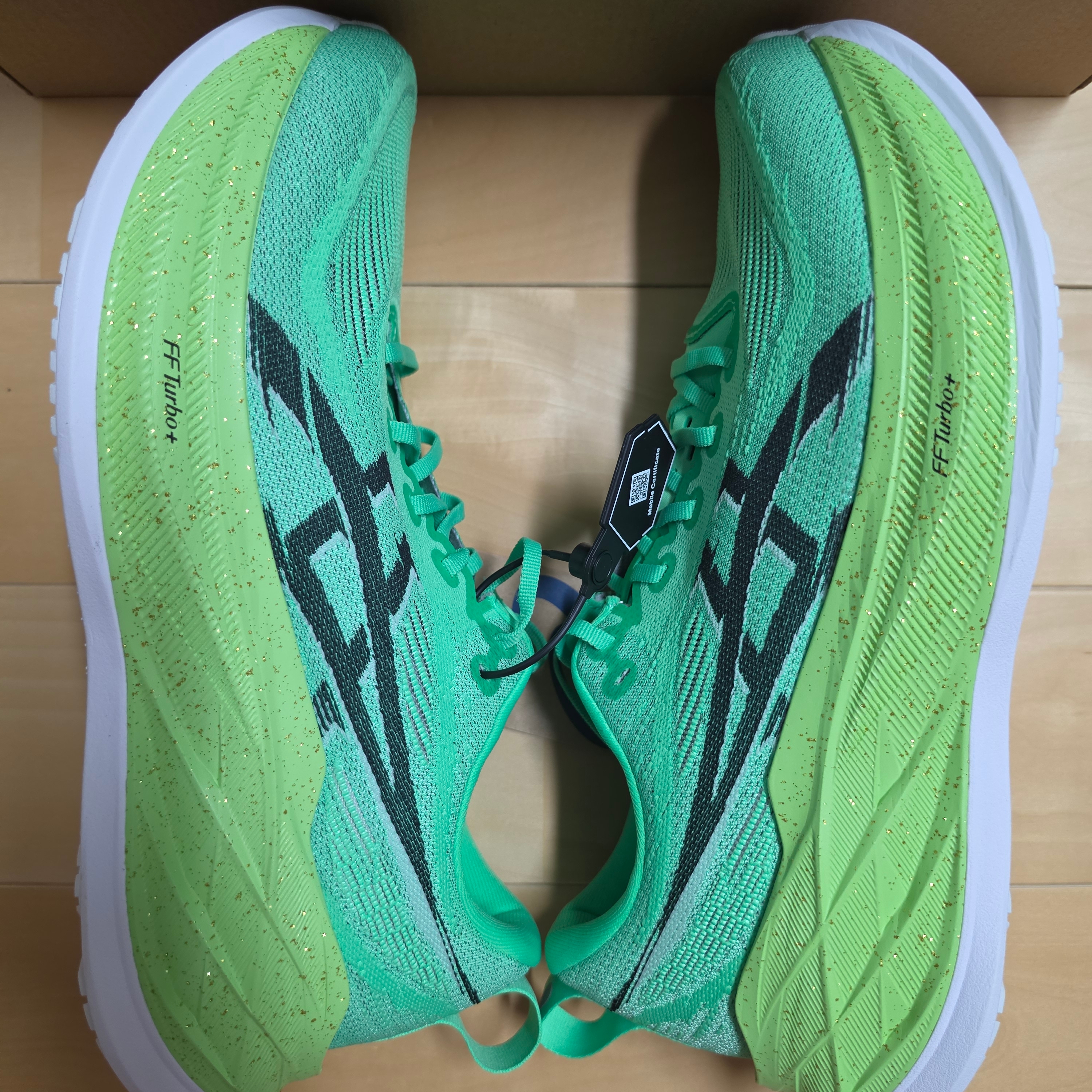 Asics Superblast 2 Ekiden Vital Green Black 착용 스타일 - 9