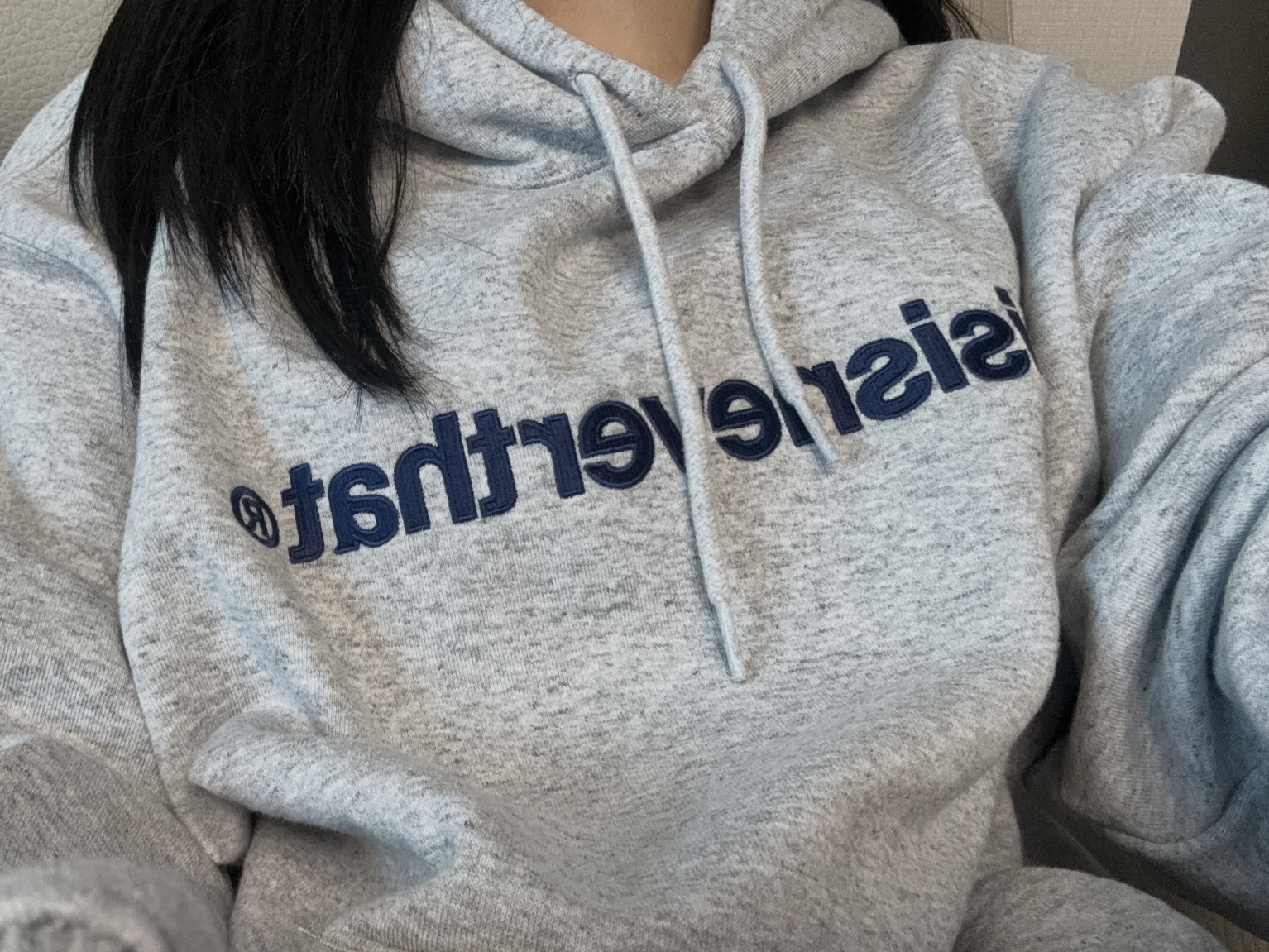Thisisneverthat T-Logo Hoodie Heather Grey 착용 스타일