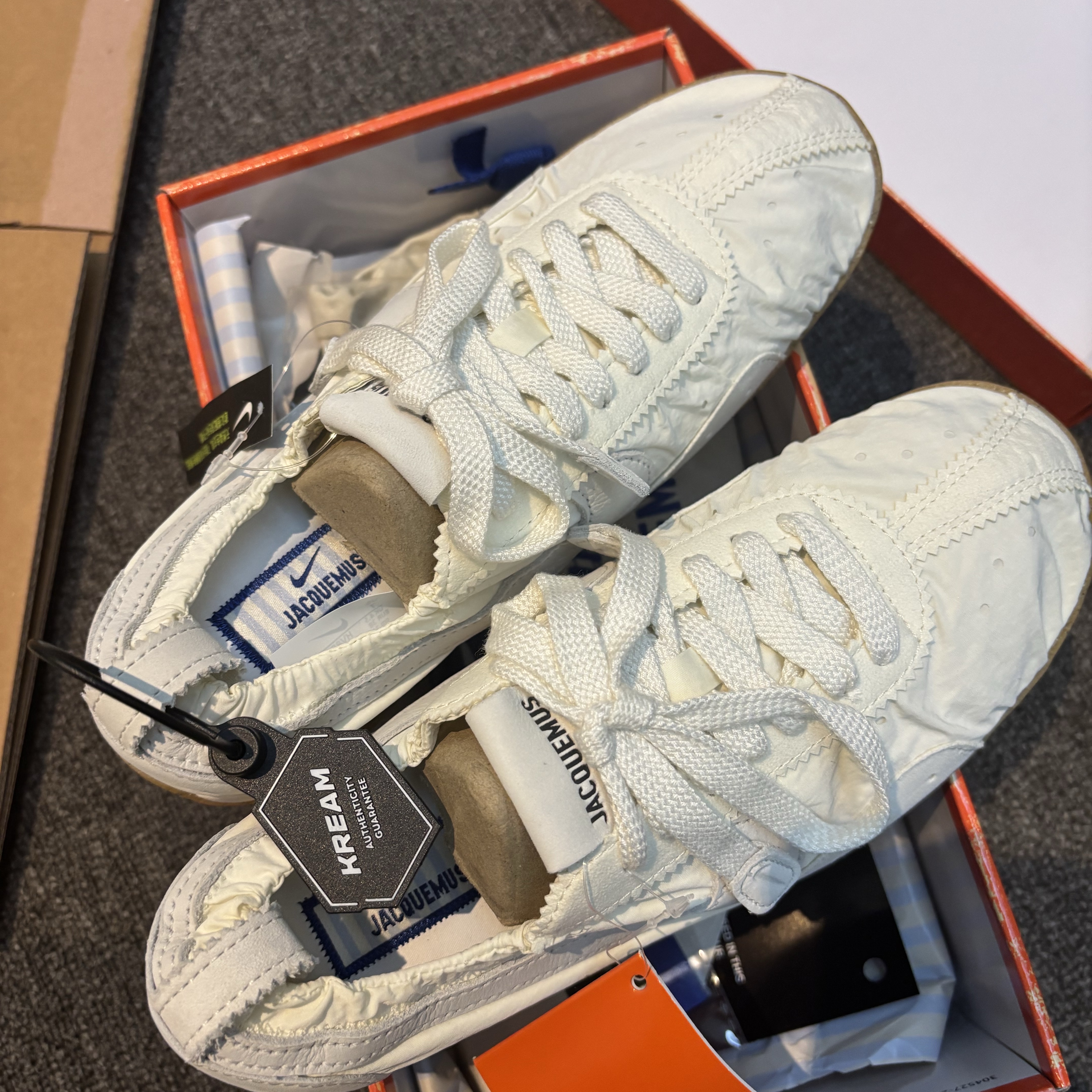 Nike x Jacquemus Moon Shoe SP Soft Pearl Sail 착용 스타일 - 1