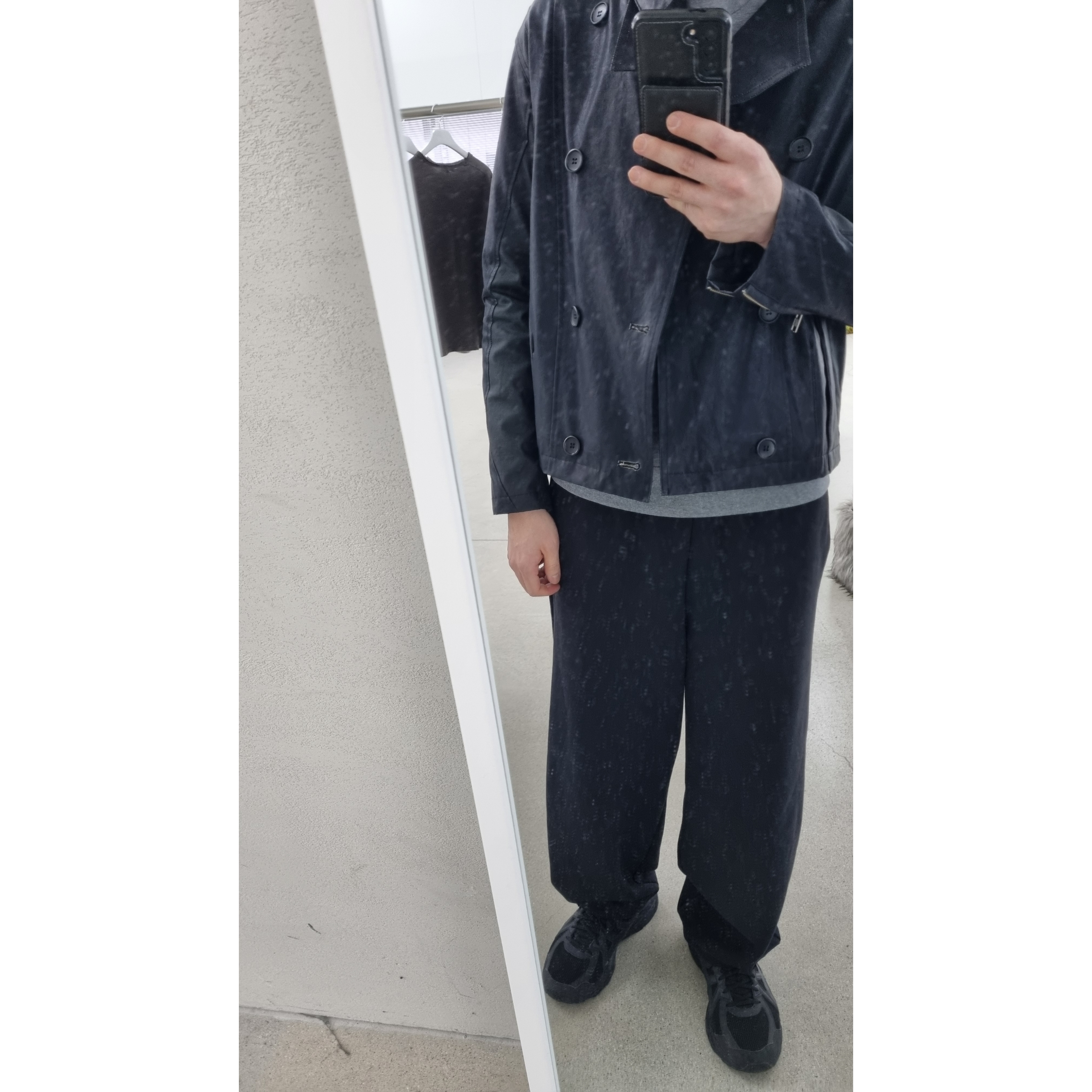 Asics Jog 100 T Black - 4E Extra Wide, IGNOTA Core:14 Explorer Double Jacket Carbon Black 착용 스타일 - 1