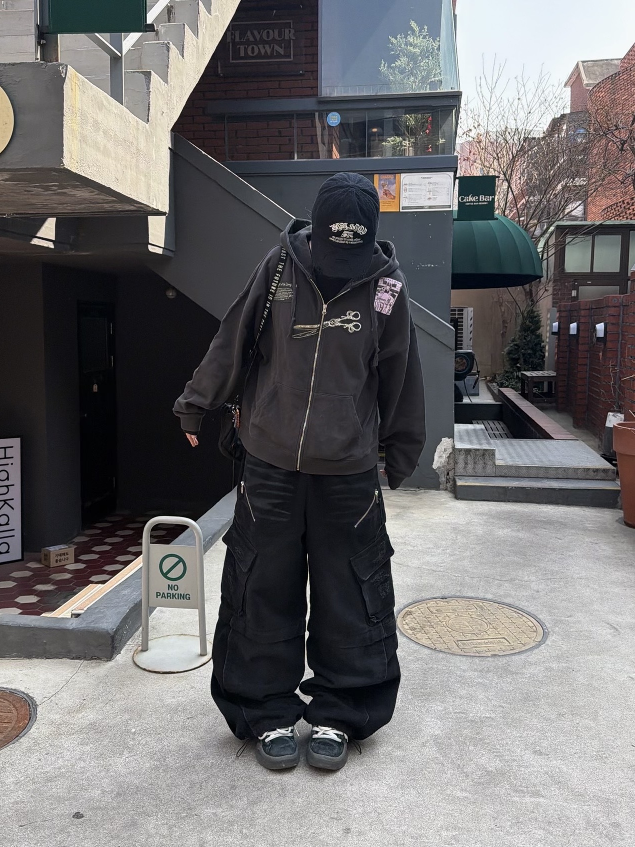 ETCE New Vision Destroyed Washed Cap Black, ERL Vamp Skate Shoe Pirate Black 착용 스타일 - 1