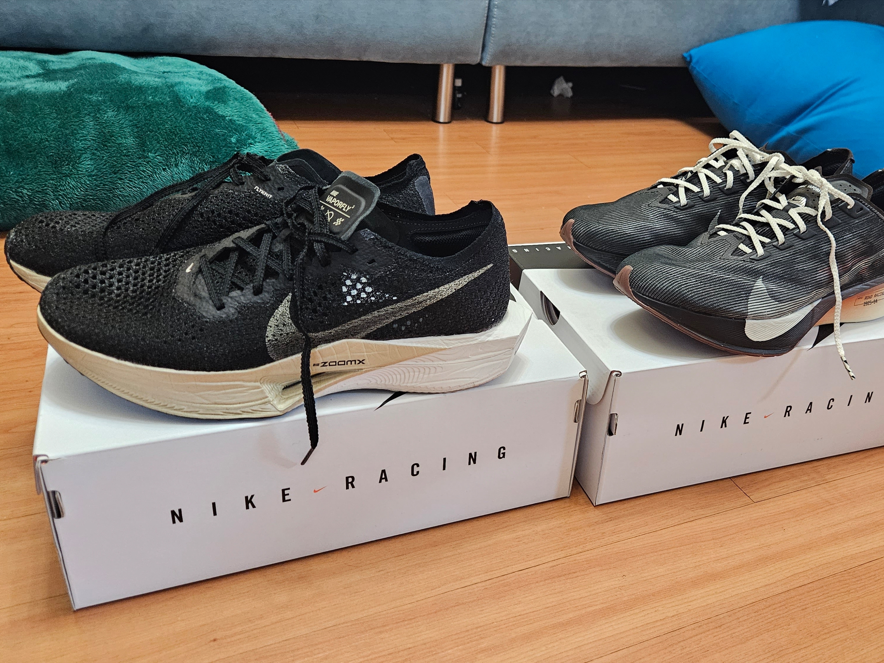 Nike ZoomX Vaporfly Next% 3 Black Metallic Gold Grain, Nike ZoomX Vaporfly Next% 4 Velvet Brown Black 착용 스타일