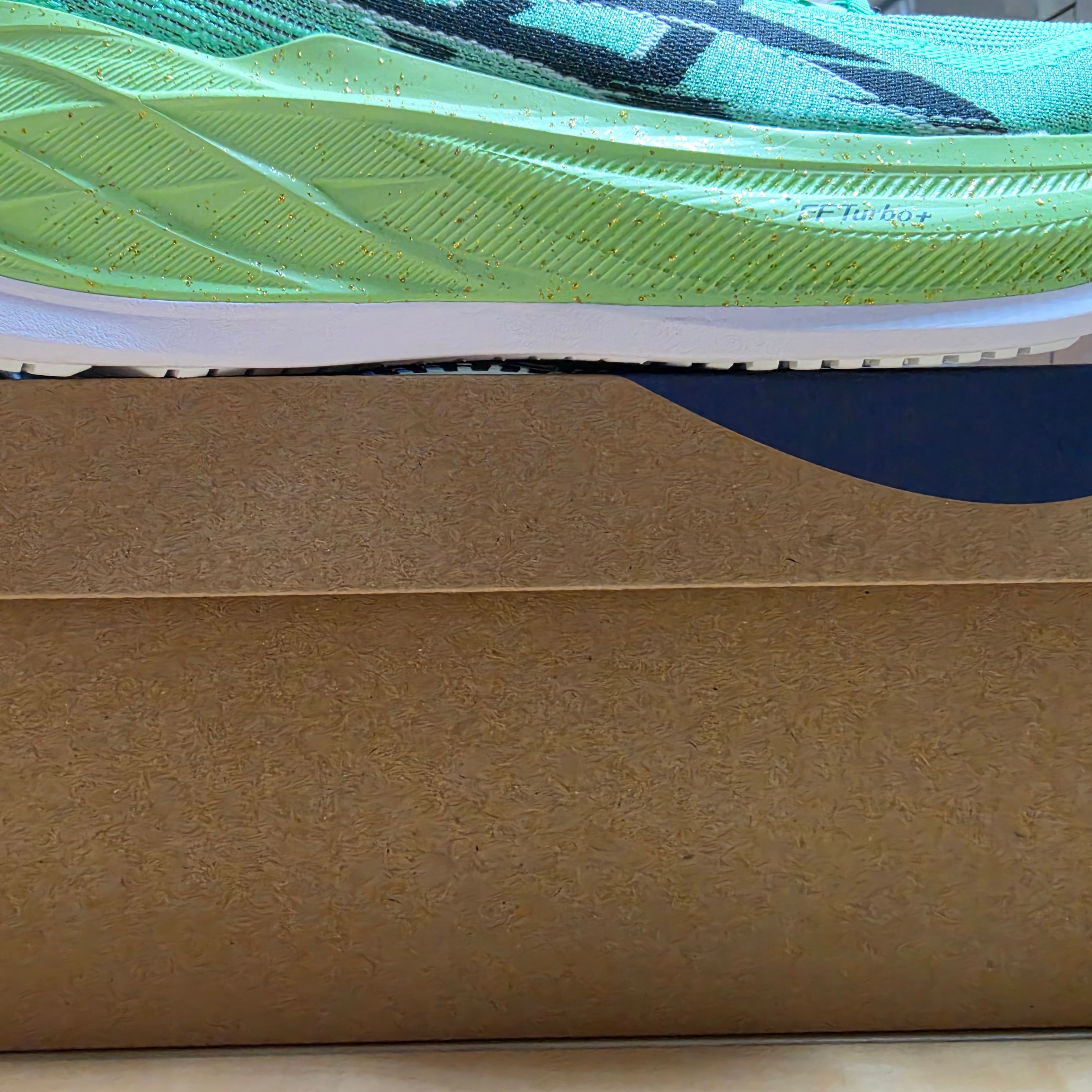 Asics Superblast 2 Ekiden Vital Green Black 착용 스타일 - 8