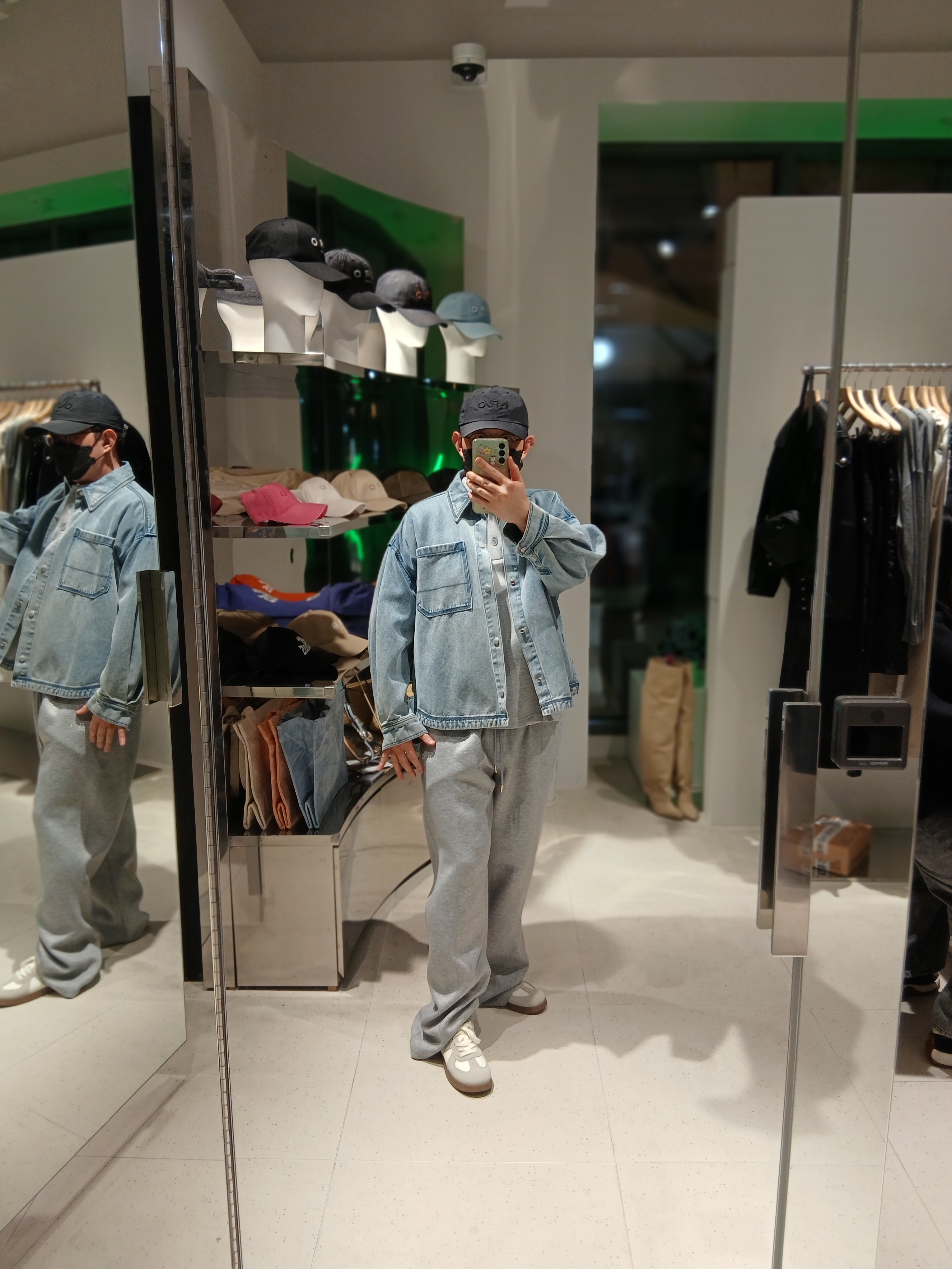 Iro Logo Nylon Ball Cap Black, IRO Vague Cushion Wide Straight Fit Pants Gray 착용 스타일 - 4