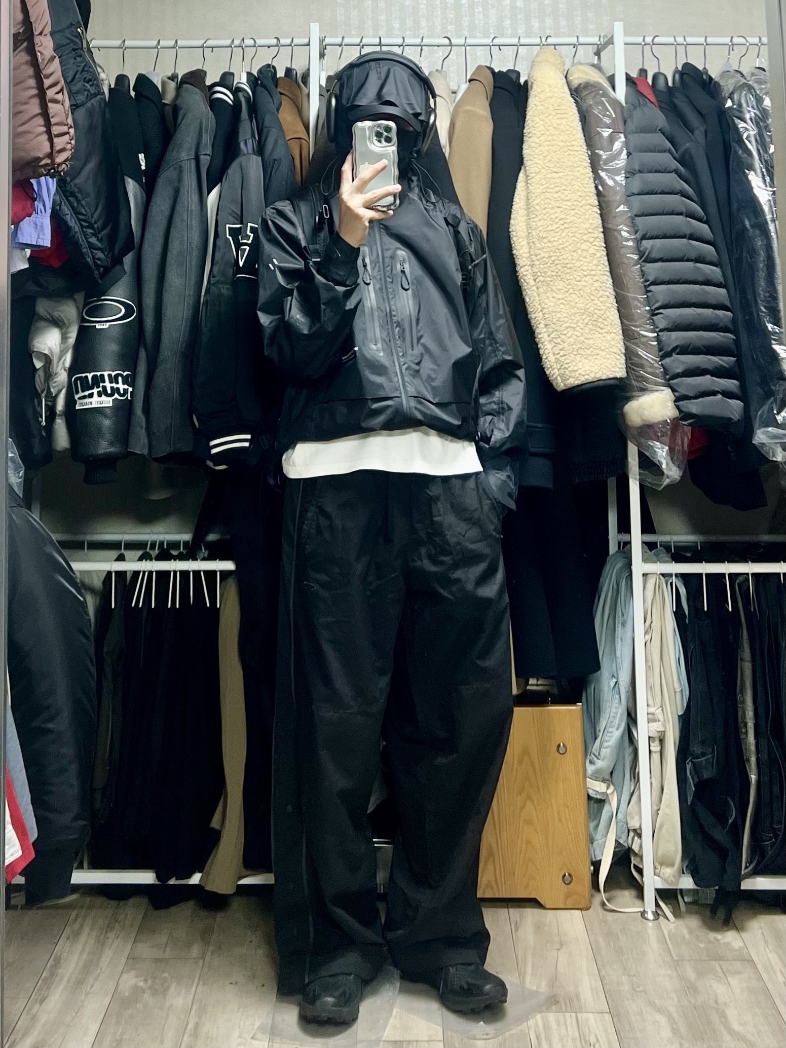 Welter Experiment Wave Pocket Jacket Black, Polyteru 1011 Nylon Track Pants Triple Black 착용 스타일