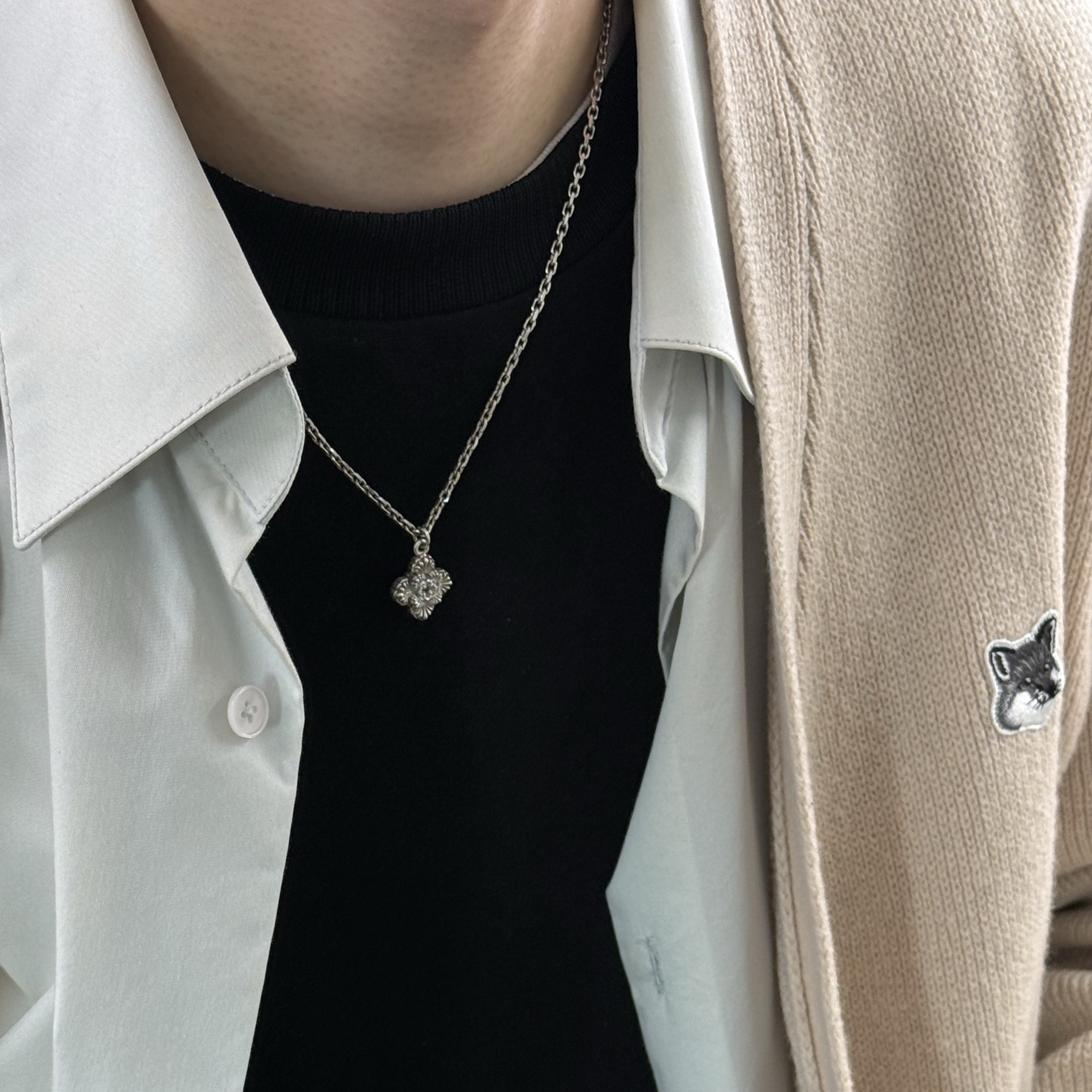 Scudo Shell Drop Plain Necklace Extrabold, Maison Kitsune Grey Fox Head Patch Relaxed Cardigan Beige 착용 스타일