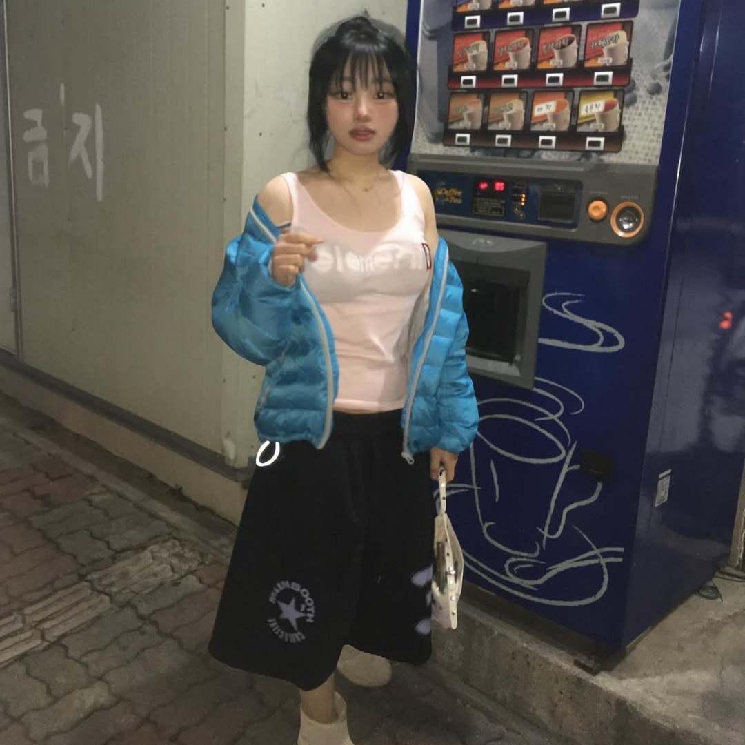 MAINBOOTH Boxer Oversized Sweat Shorts Black 착용 스타일 - 1