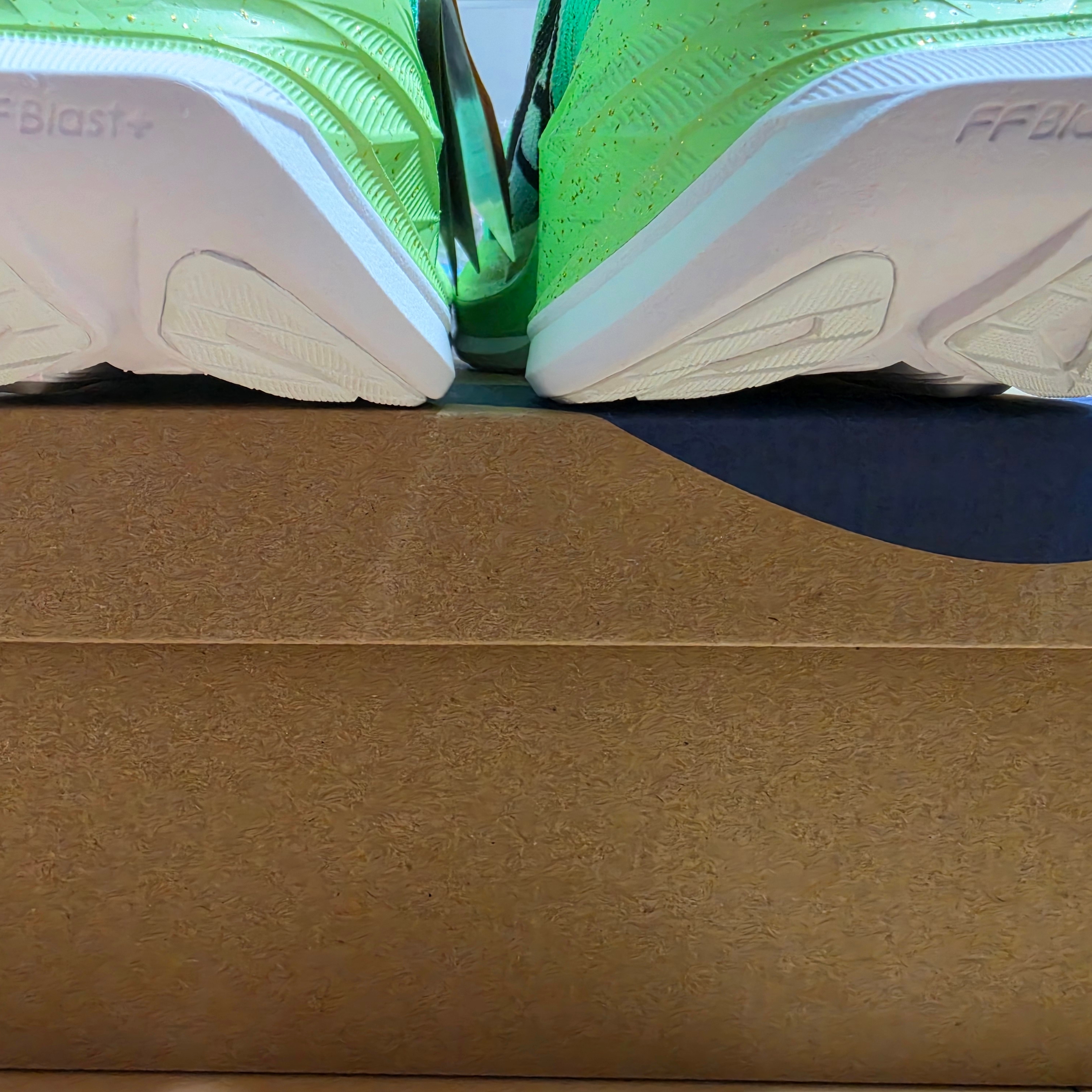 Asics Superblast 2 Ekiden Vital Green Black 착용 스타일 - 7