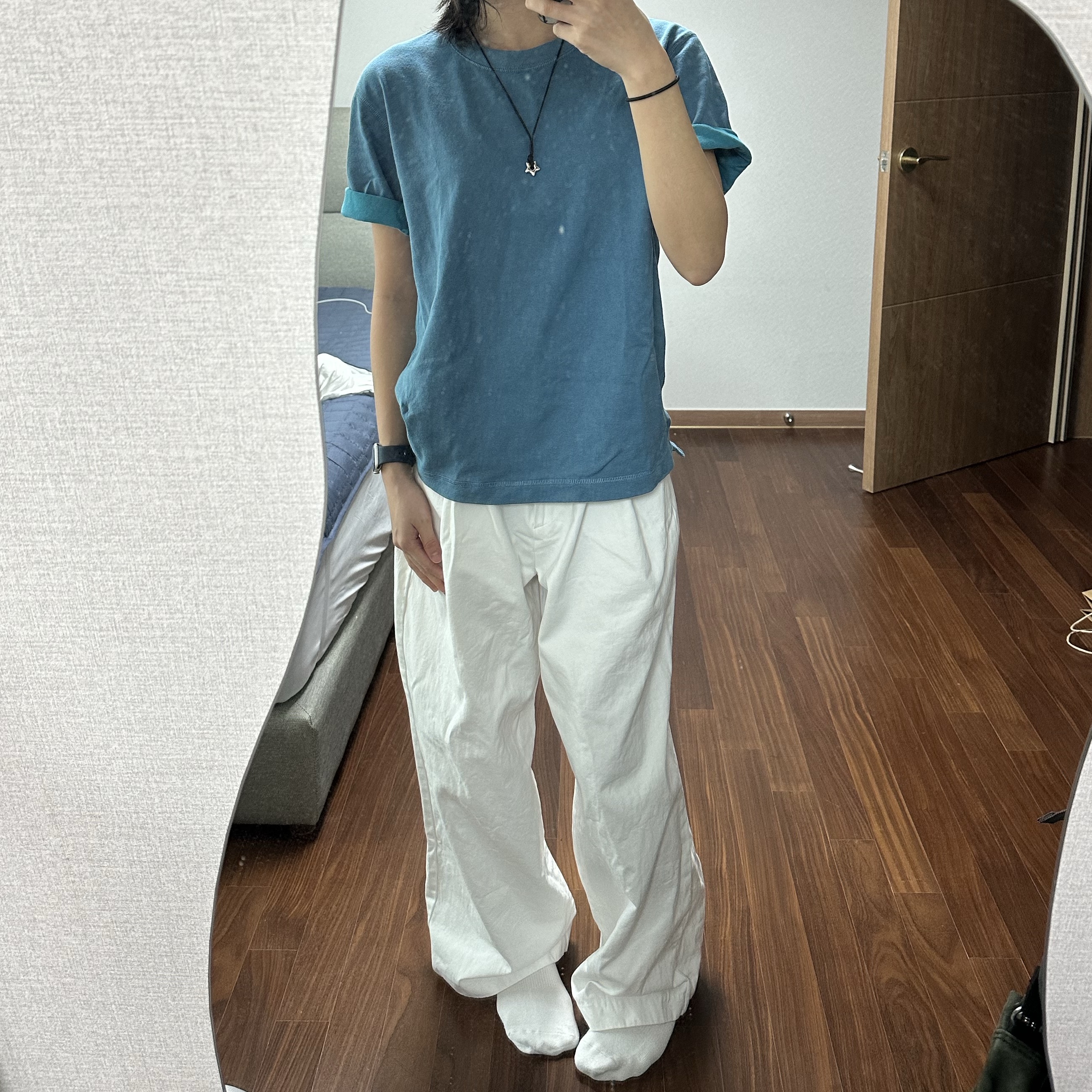 Uniqlo x JW Anderson Bi-Color T-Shirt Navy, Uniqlo x JW Anderson Bi-Color T-Shirt Blue 착용 스타일 - 3
