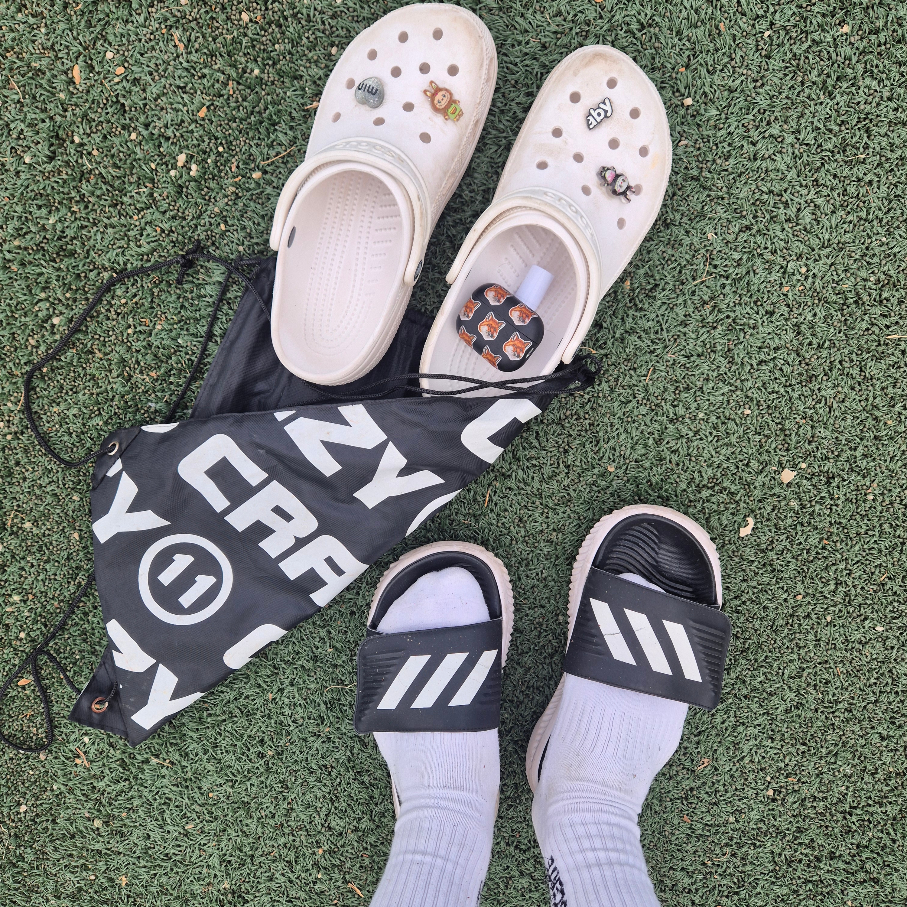 Maison Kitsune x Native Union All Over Fox Head Airpods Pro 2 Case Black, Adidas Alphabounce Slide Cloud White Core Black 착용 스타일