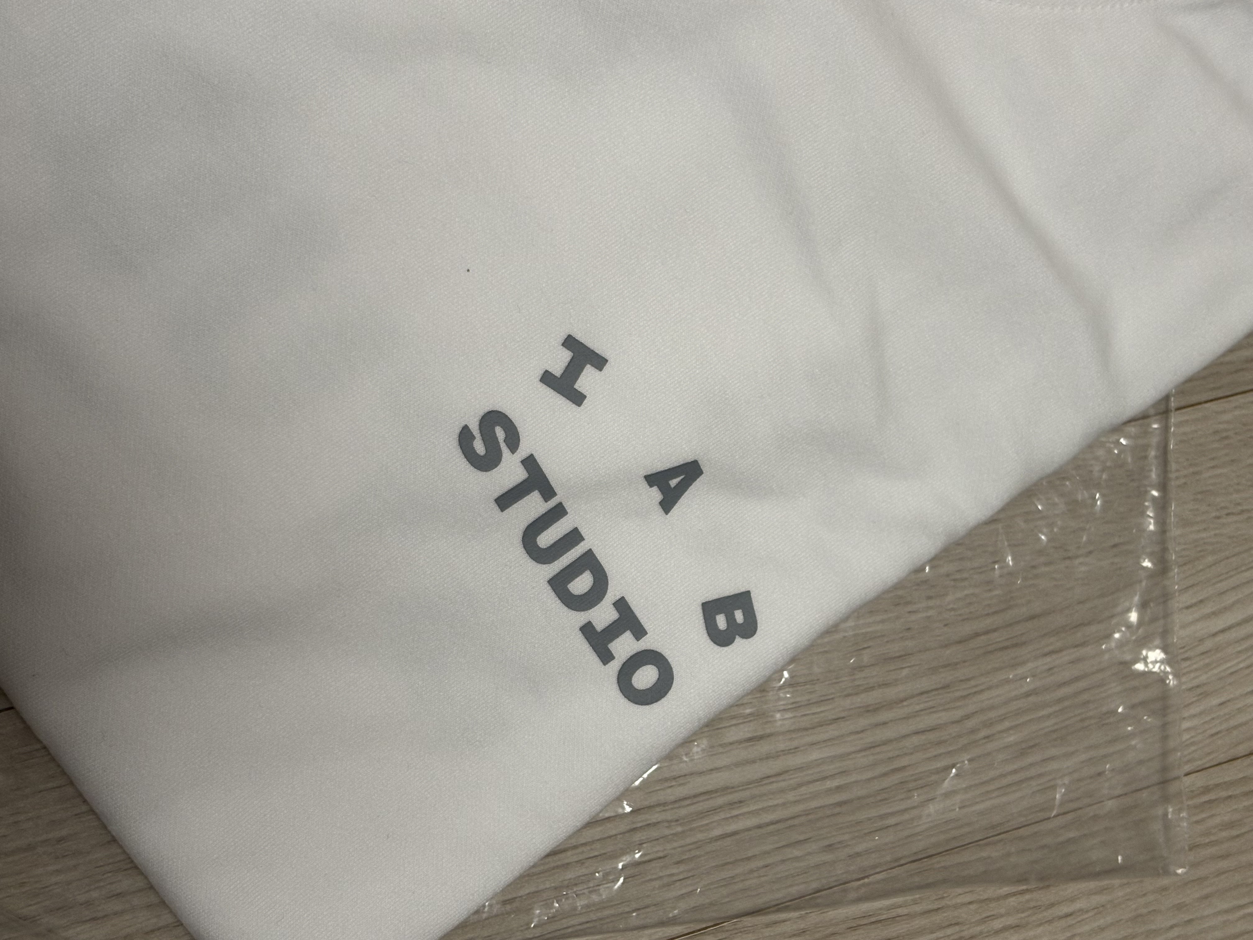 IAB Studio T-Shirt White Gray 착용 스타일 - 1