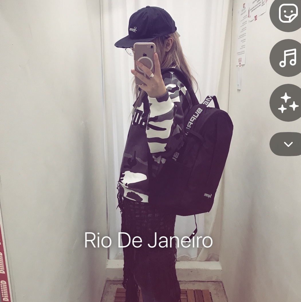 Supreme Backpack Black - 25SS, Supreme Shop Flag Half Zip Pullover Snow Camo Seoul - 26SS 착용 스타일 - 4