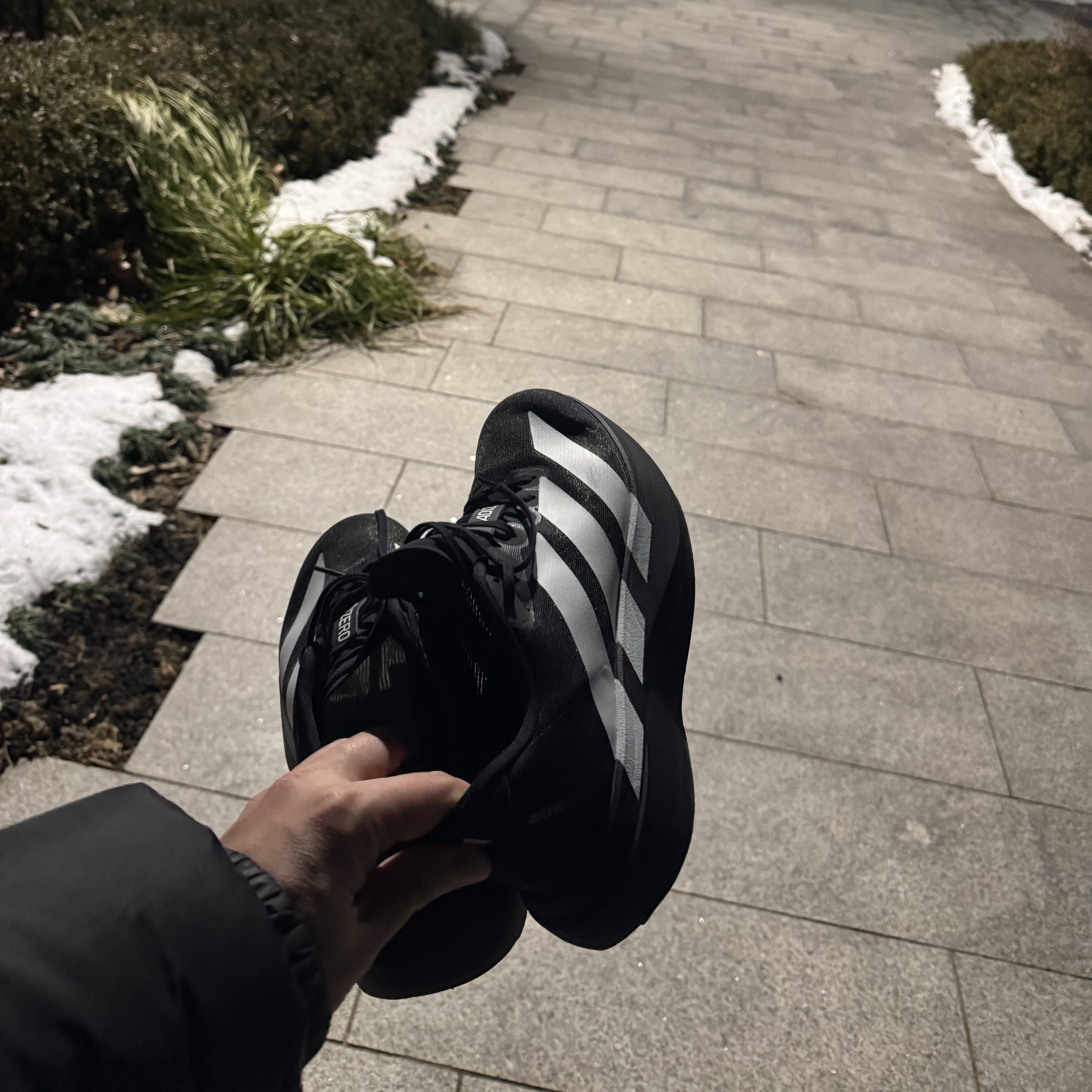 Adidas Adizero EVO SL Core Black Cloud White 착용 스타일