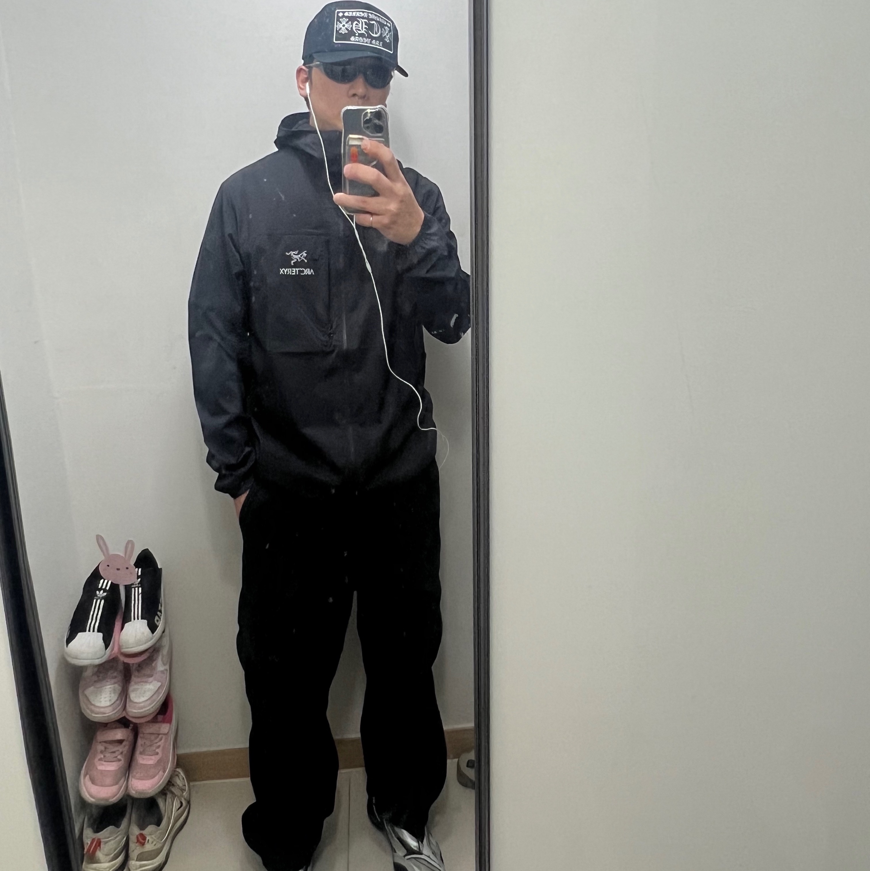 Chrome Hearts CH Hollywood Trucker Hat Black, Balenciaga Tyrex Sneakers Black Grey 착용 스타일