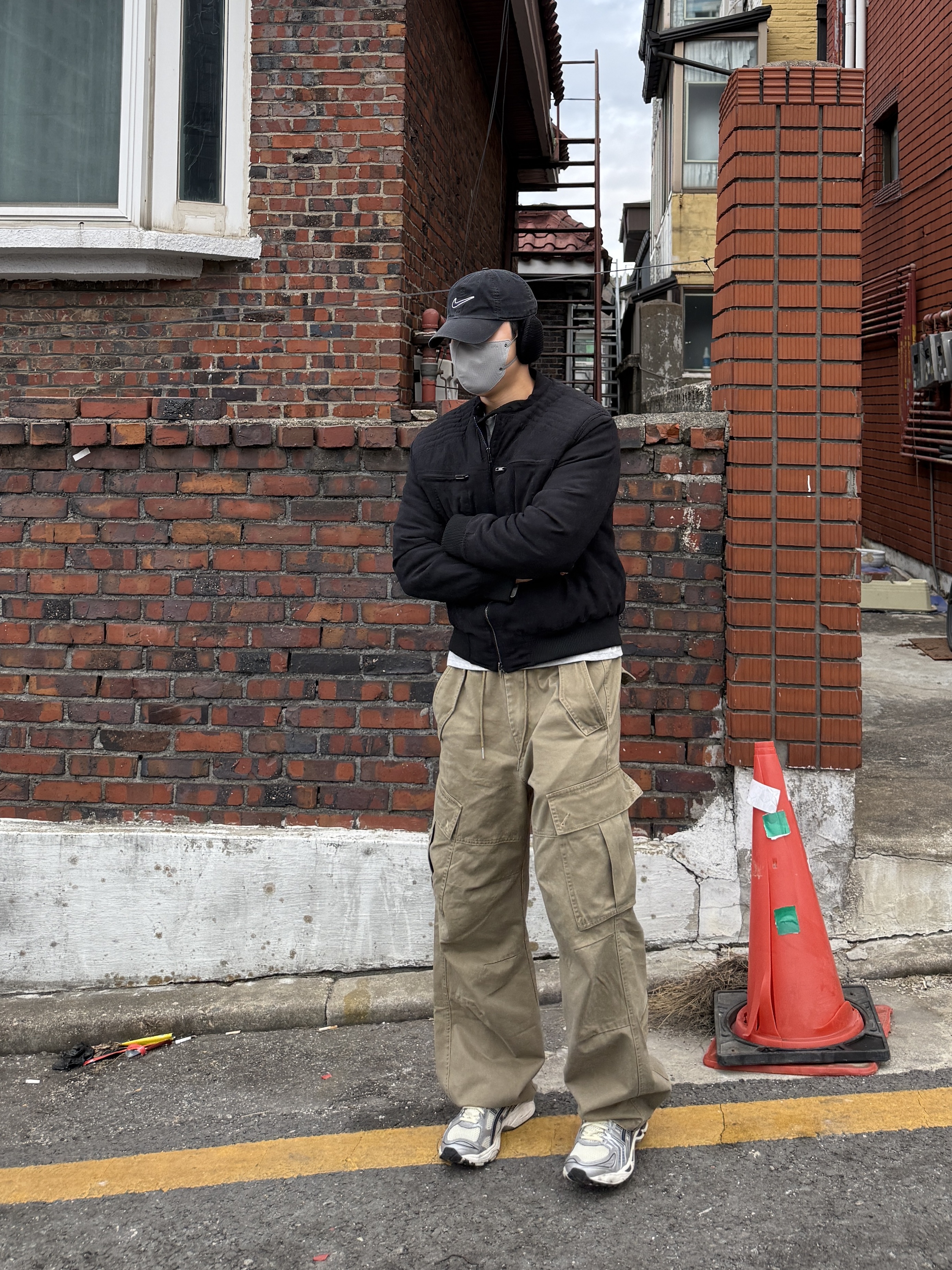 Asics Gel-Kayano 14 Oyster White Steeple Grey, Nike Dri-Fit Club Structured Swoosh Cap Black 착용 스타일 - 2