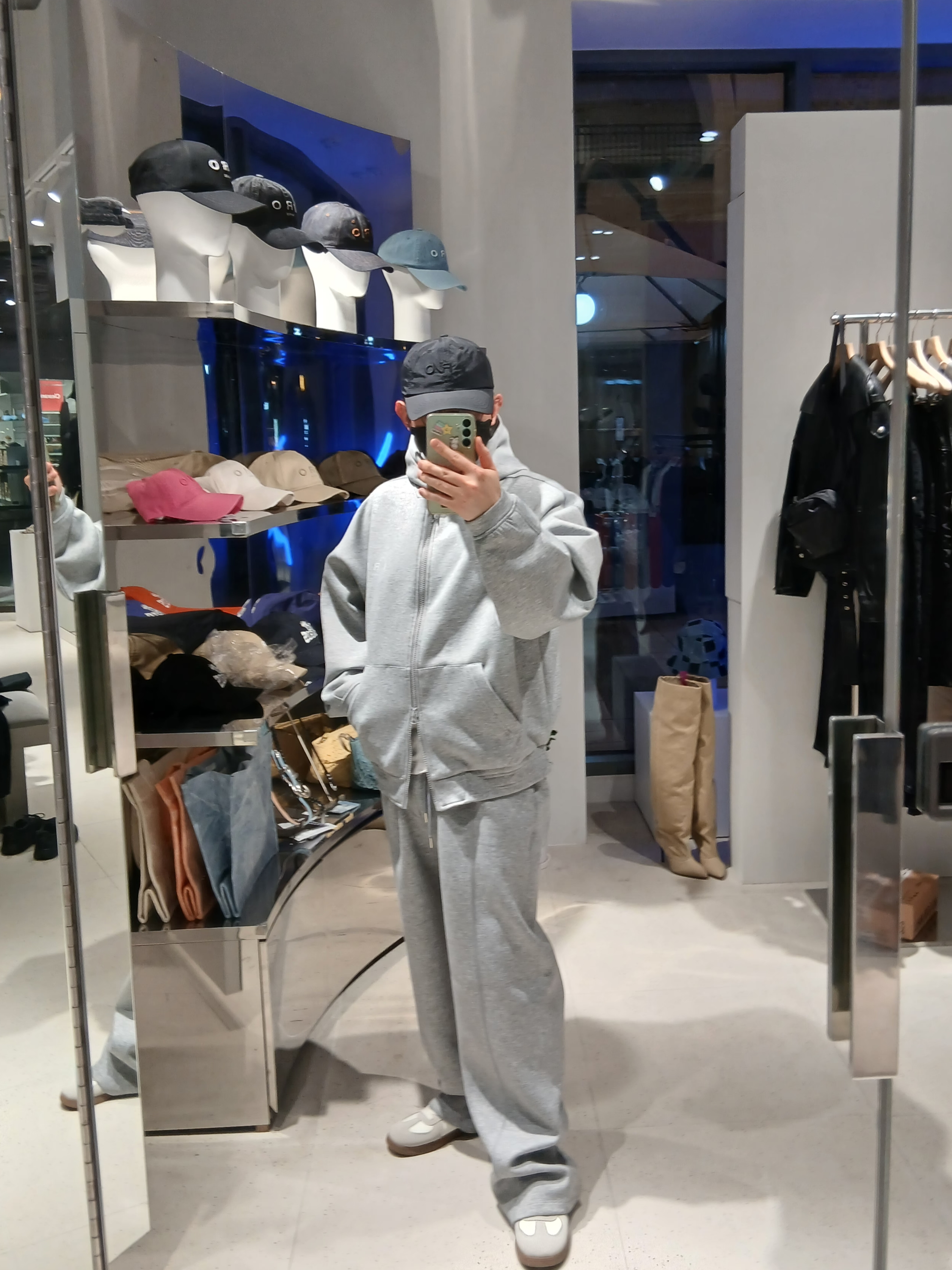 Maison Margiela Calfskin Replica Sneakers, Iro Logo Nylon Ball Cap Black 착용 스타일 - 3