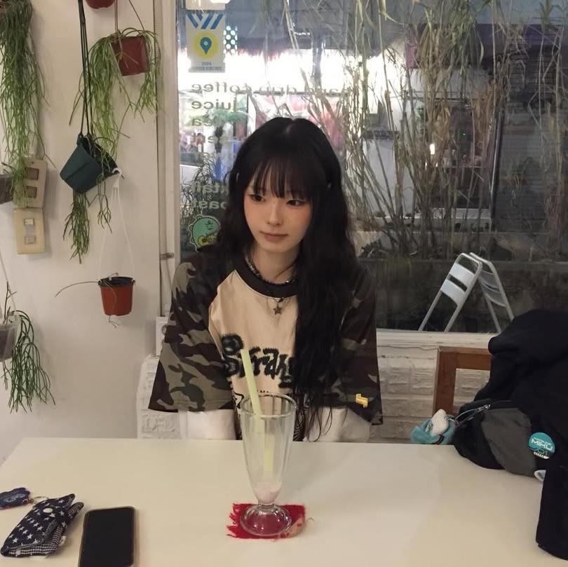 MAINBOOTH Strange Dream T-shirt Camo 착용 스타일 - 5