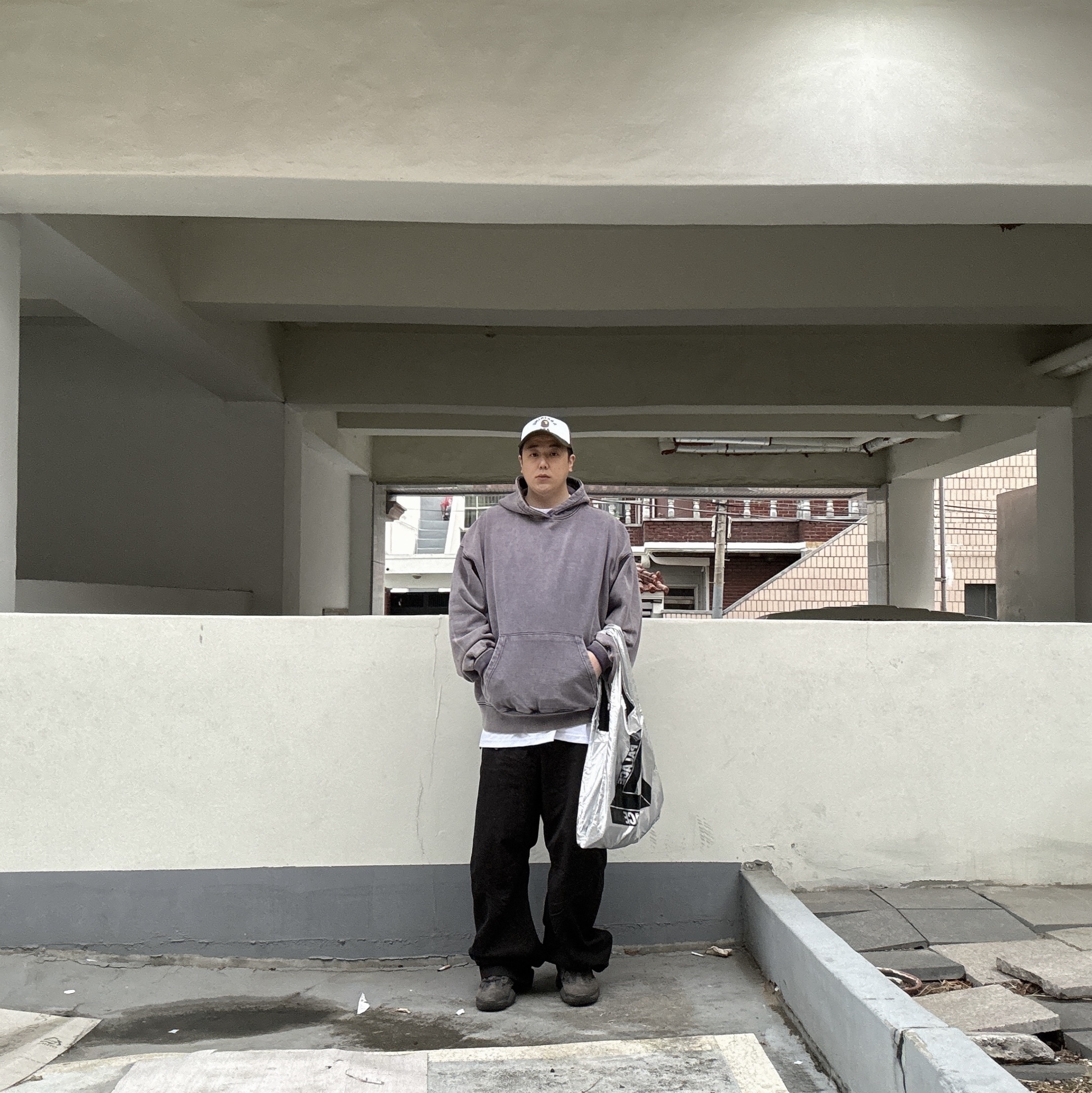 BAPE College Mesh Cap Olive Drab, Palace Palace Shop Reusable Bag Silver - 22FW 착용 스타일 - 1