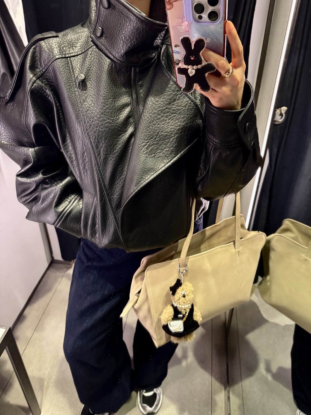 Zara Faux Leather Jacket Black, Monamhee M.N.H Friends Bebe Keyring 착용 스타일 - 2