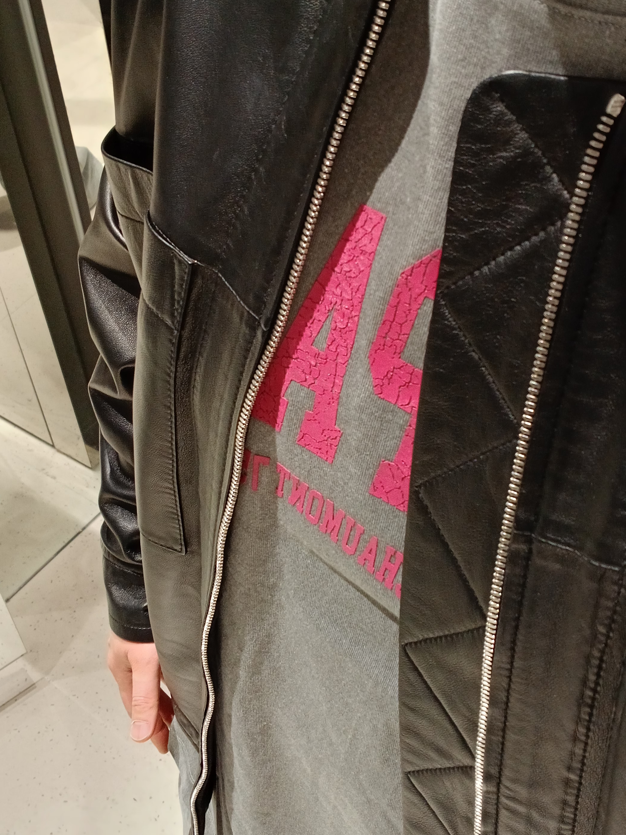 Iro Troyes Iro Logo Embroidery Washed Denim Ball Cap Blue, Iro Serkanspe Leather Jacket Black 착용 스타일 - 2