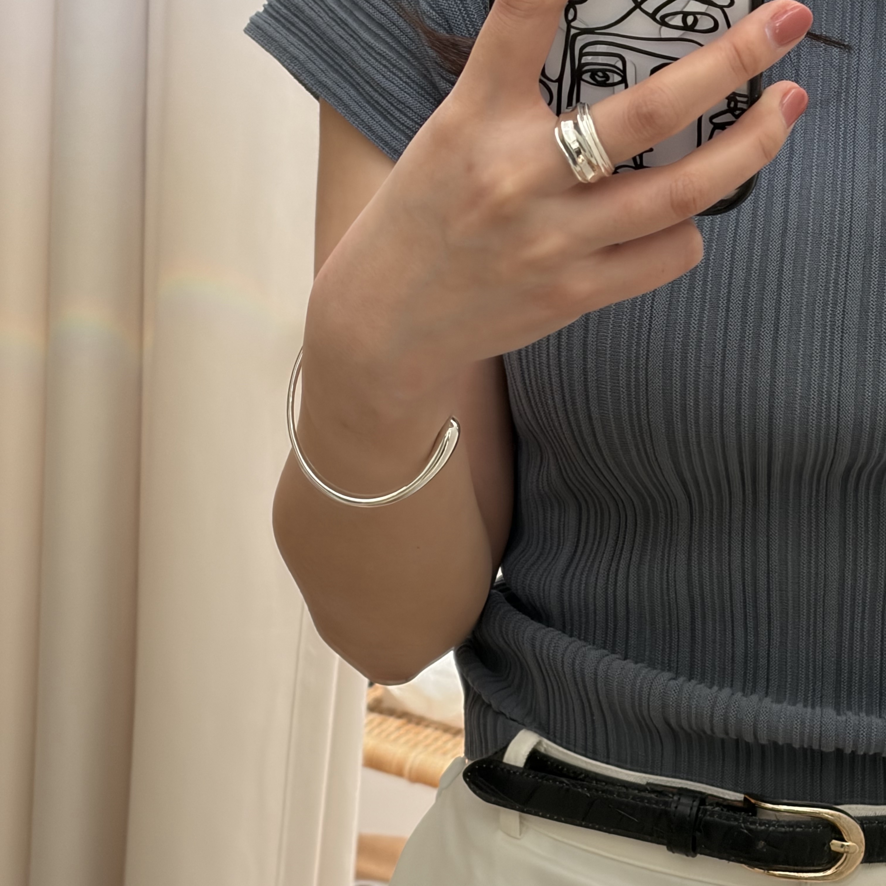 Byweekend Momo Ring Silver, Byweekend Rain Drop Bangle Silver 착용 스타일 - 2