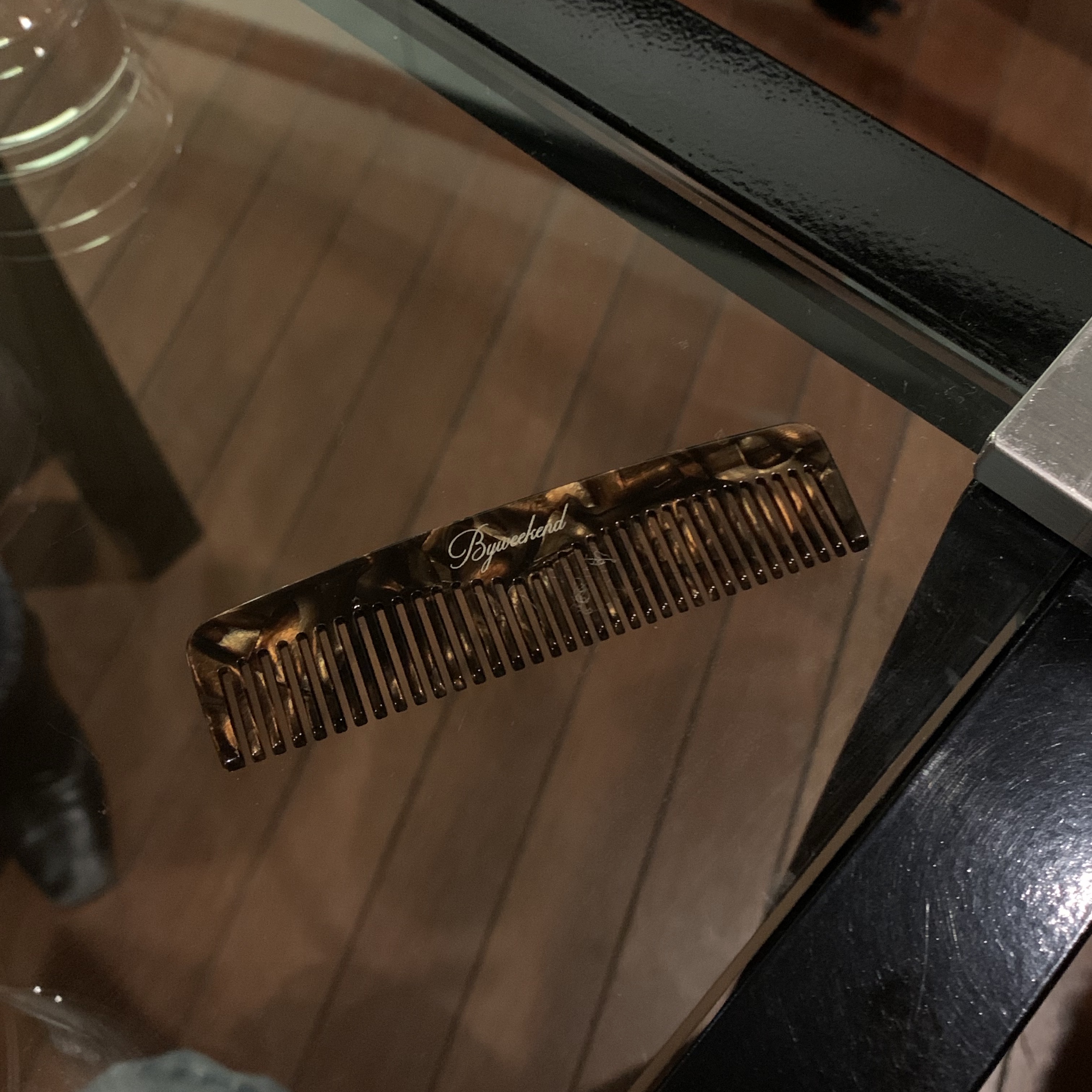 Byweekend Thea Comb & Mirror Truffle Brown 착용 스타일 - 1