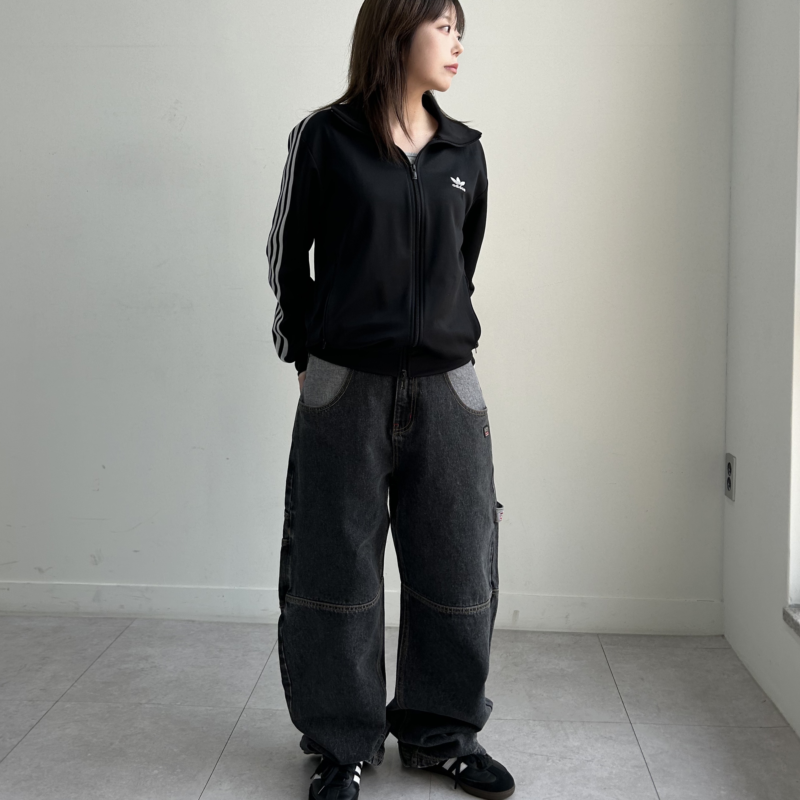 SPORT CHAMBER SC Star Carpenter Denim Pants BLACK 착용 스타일 - 2